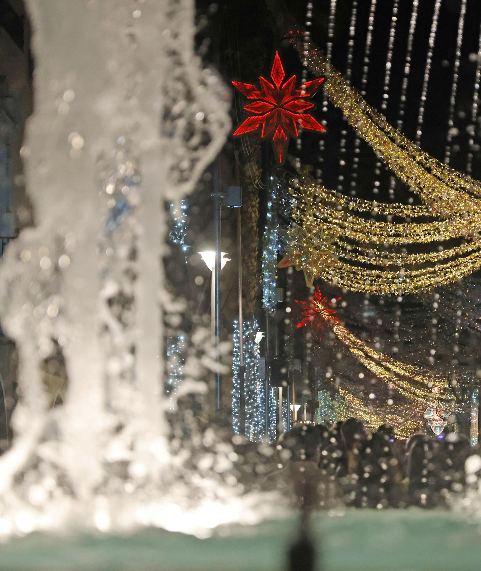 Imágenes de la nevada y alumbrado navideño en Huelva