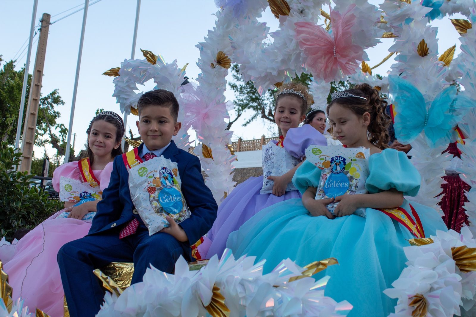 El gran desfile de carrozas y pasacalles de Canjáyar, en imágenes
