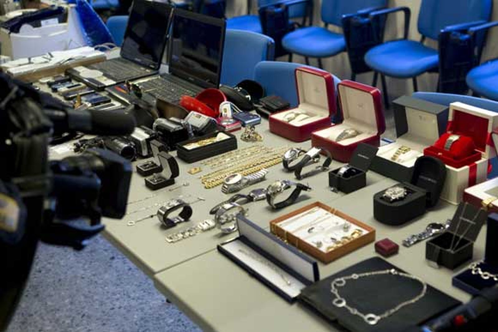 Detenidas 16 personas de una organización internacional que falsificaba tarjetas de crédito