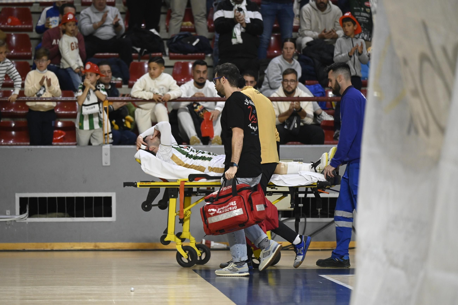 Las mejores fotos del ambiente en Vista Alegre para el Córdoba Futsal - Osasuna Magna