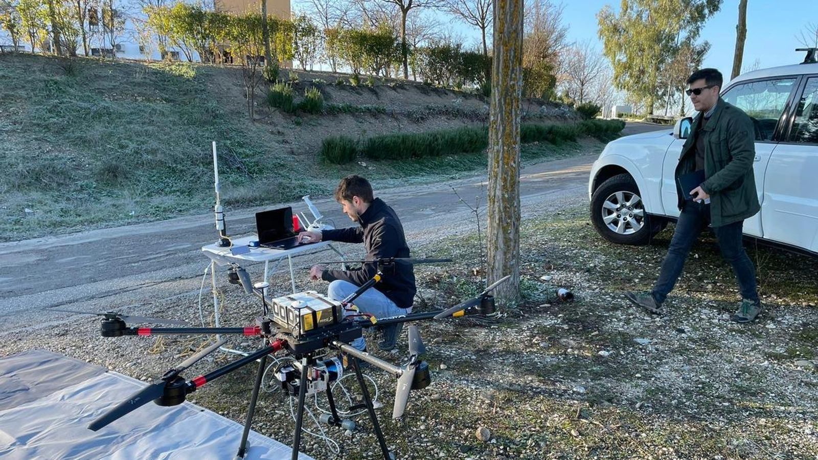 La tecnología forma parte del día a día de la empresa. Vuelo de un dron, maquinaria imprescindible en el sector. La tecnología forma parte del día a día de la empresa. Vuelo de un dron, maquinaria imprescindible en el sector.