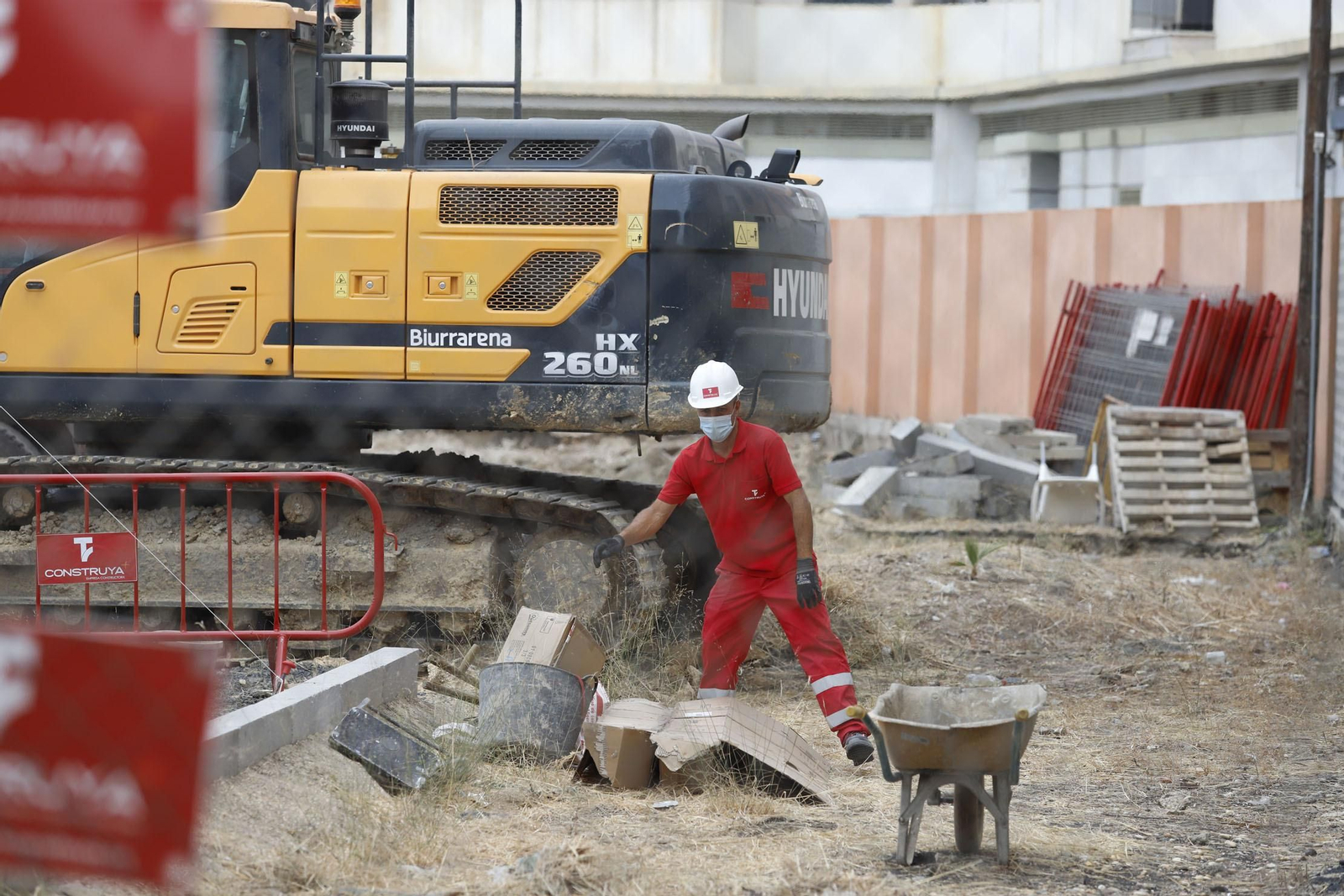 Imágenes del inicio de las obras de construcción de 48 viviendas protegidas en Huelva
