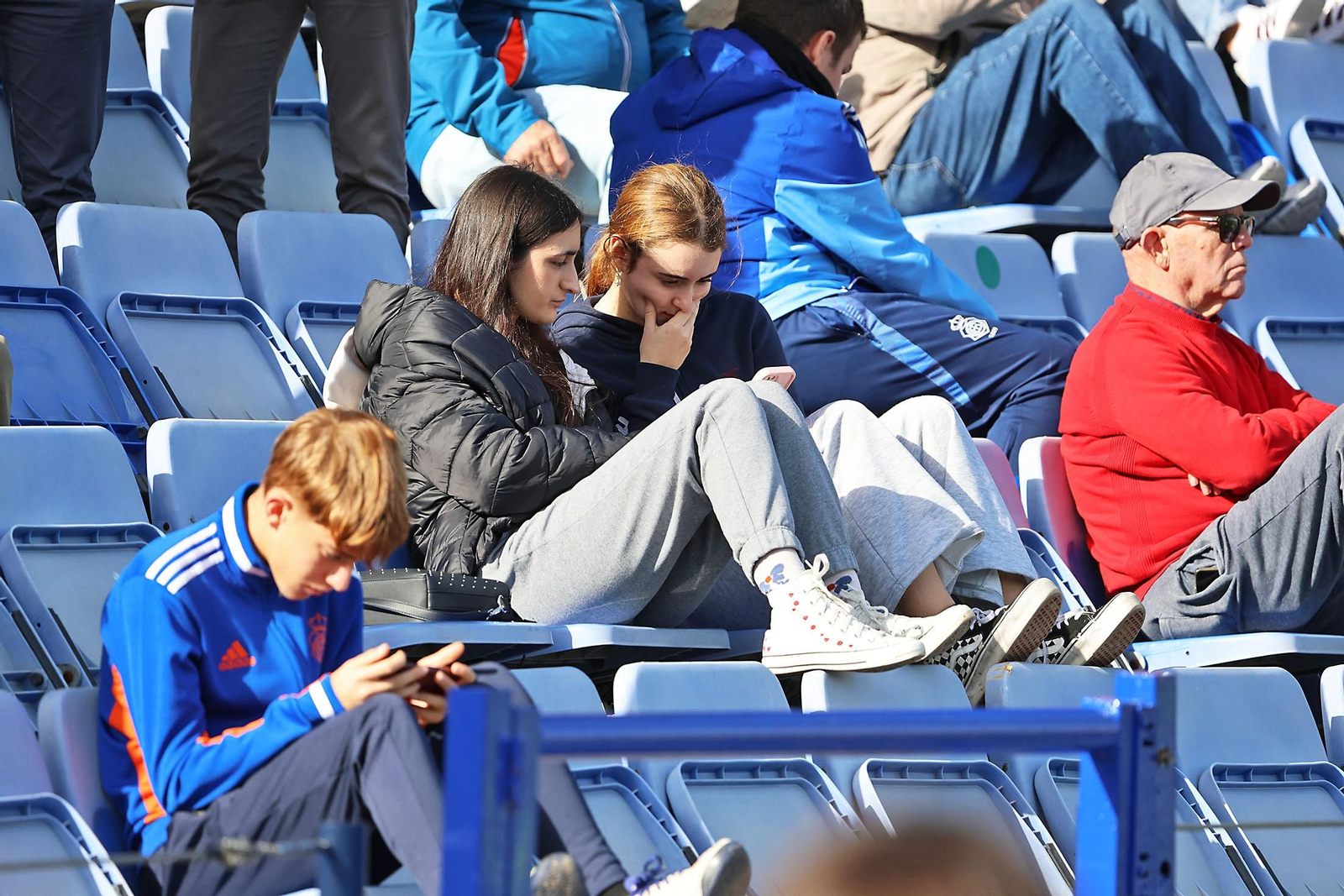Búscate en las gradas en el Nuevo Colombino en el Recreativo de Huelva - Atlético Antoniano