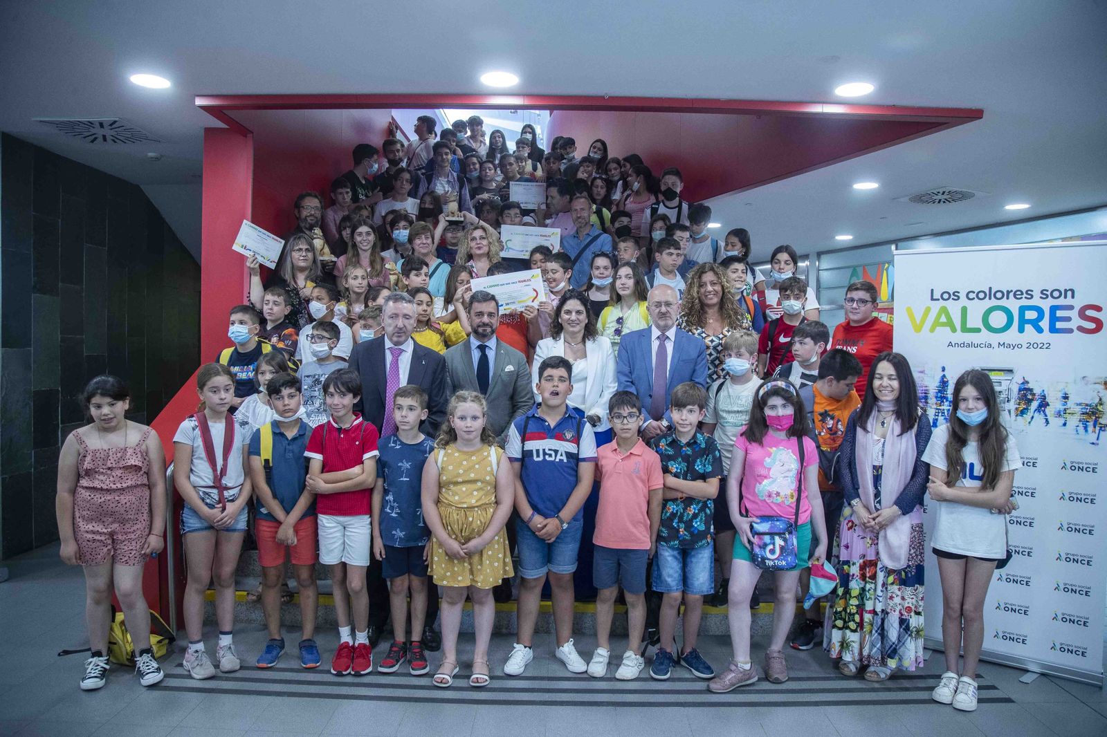 Foto de familia de todos los ganadores del certamen.