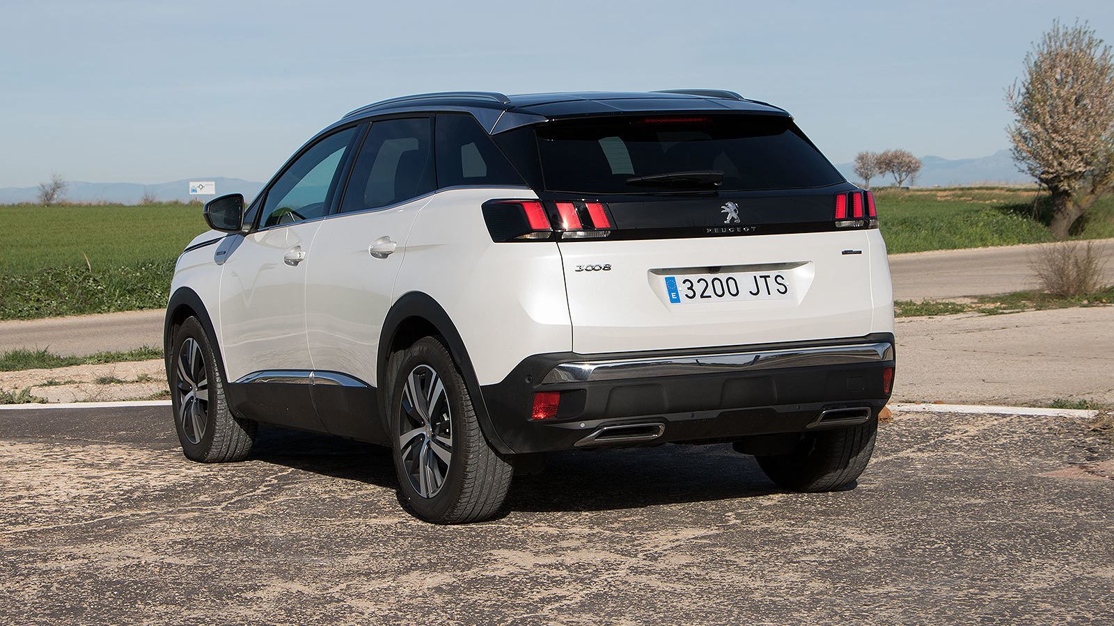 En la zaga sobresalen los pilotos de led.