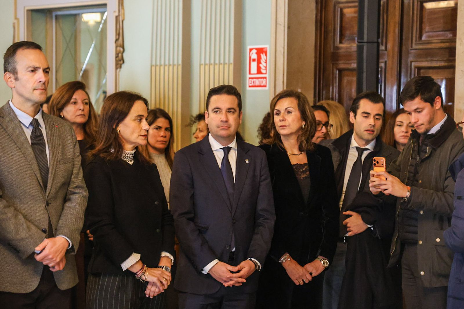 Fotografías del acto de declaración institucional en apoyo a las víctimas del accidente ferroviario de Adamuz y sus familias