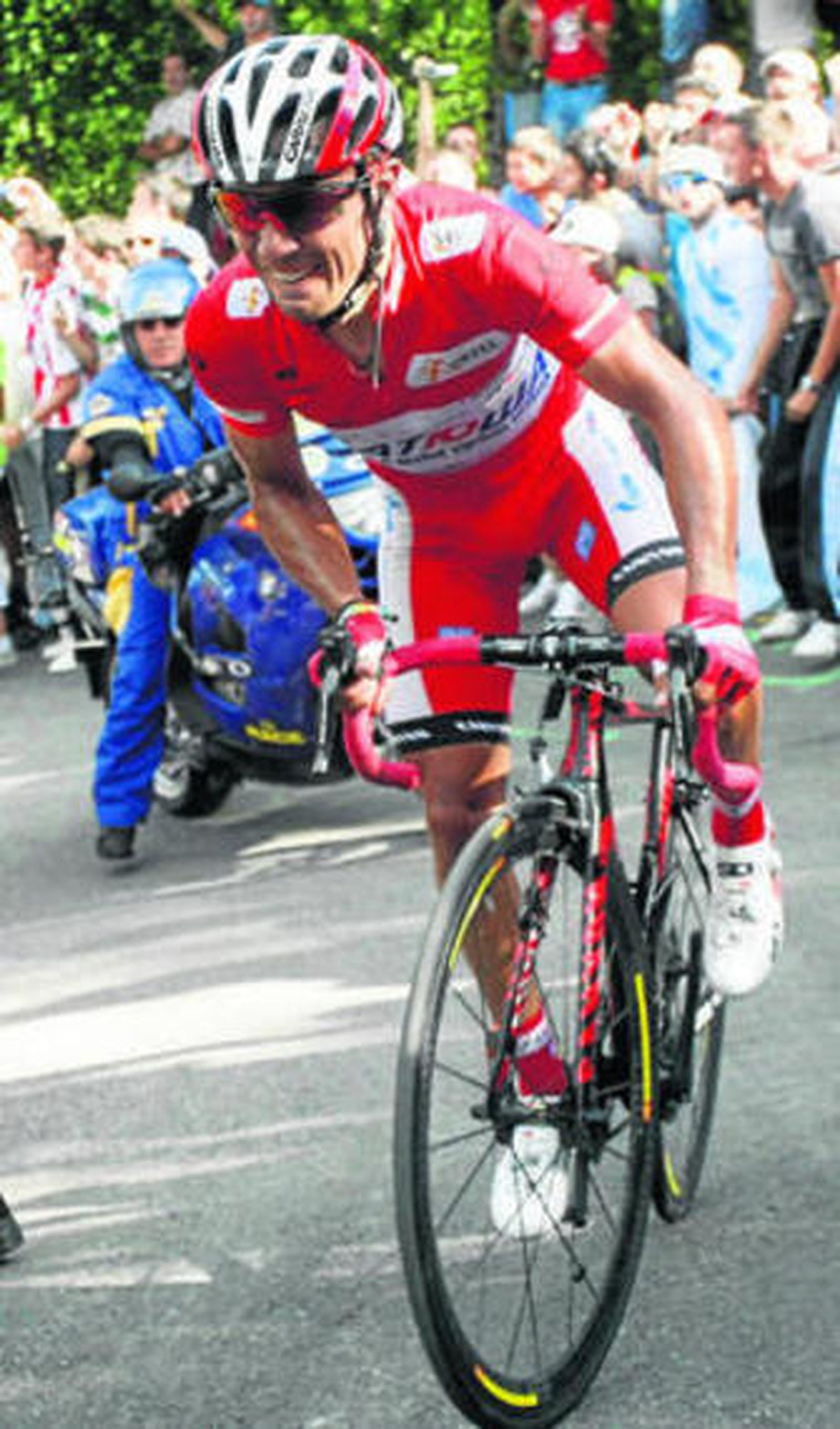 Purito aprieta los dientes en la ascensión al Puerto de Ancares.