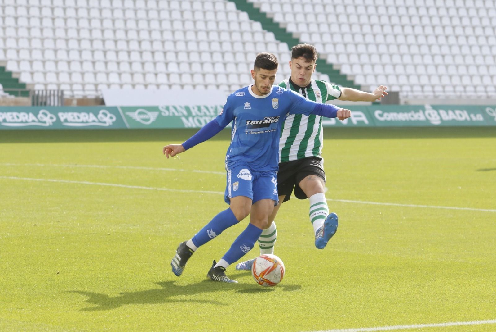 Rubén Sánchez actuó en el centro de la defensa junto a Pavón.