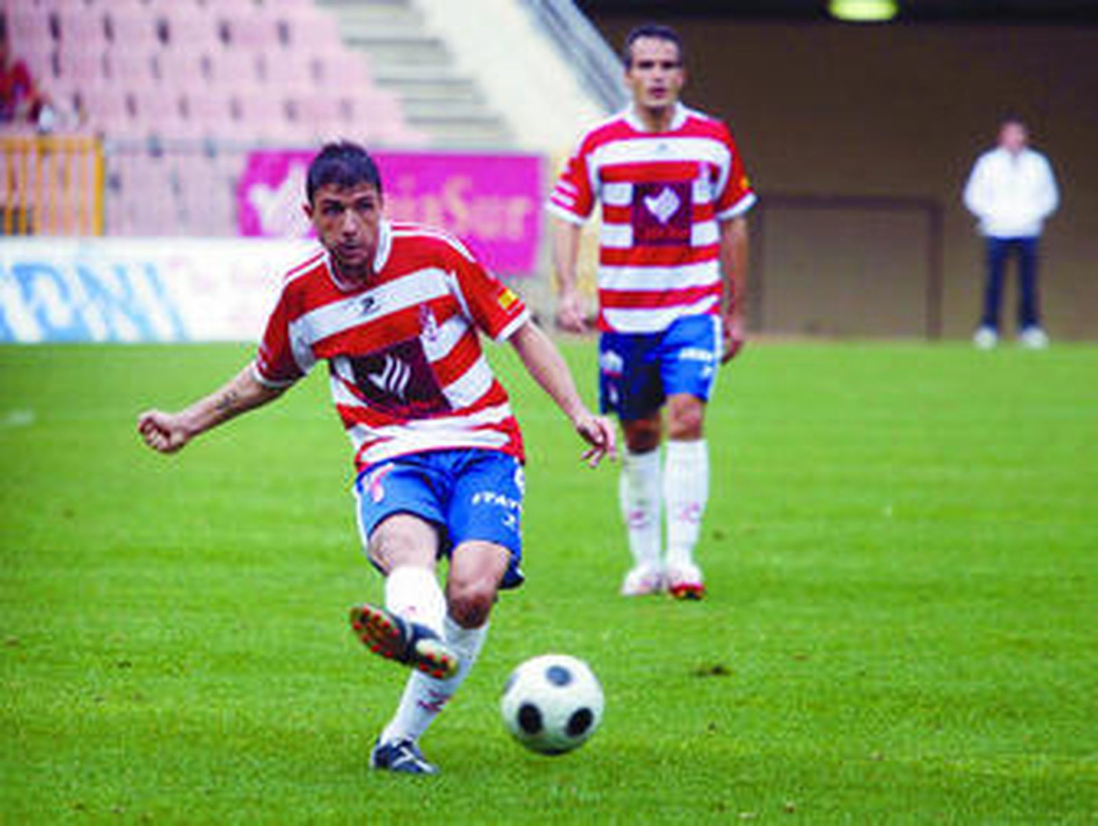 Morales no ha logrado afianzarse como titular en el Granada CF durante las dos últimas temporadas.