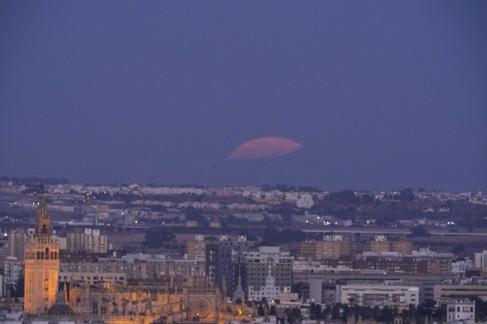 La Superluna azul captada en diferentes partes del planeta: un disfrute visual de la Luna del Esturión