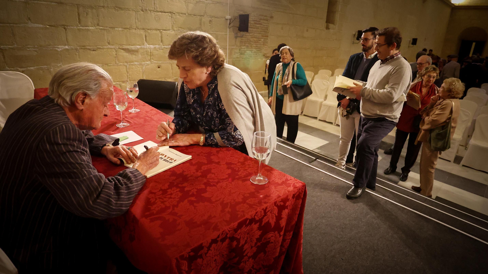 Presentación del nuevo libro de Francisco Bejarano 'Contra el Júbilo' en imágenes