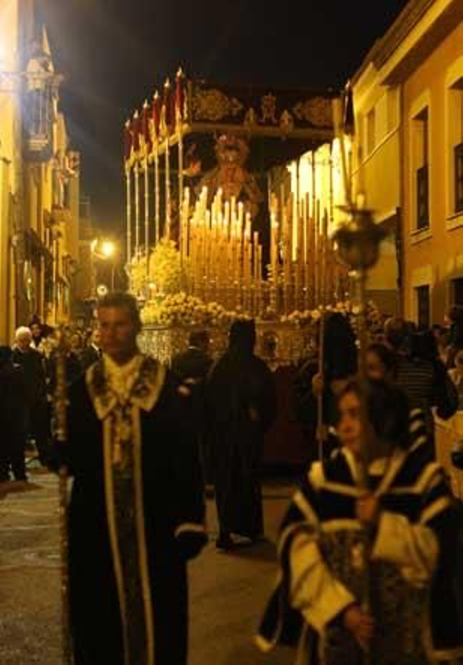 La bella imagen de la Concepción, alumbrada bajo su palio

Foto: J.M.Q./Shus Teran/Erasmo Fenoy/Paco Guerrero
