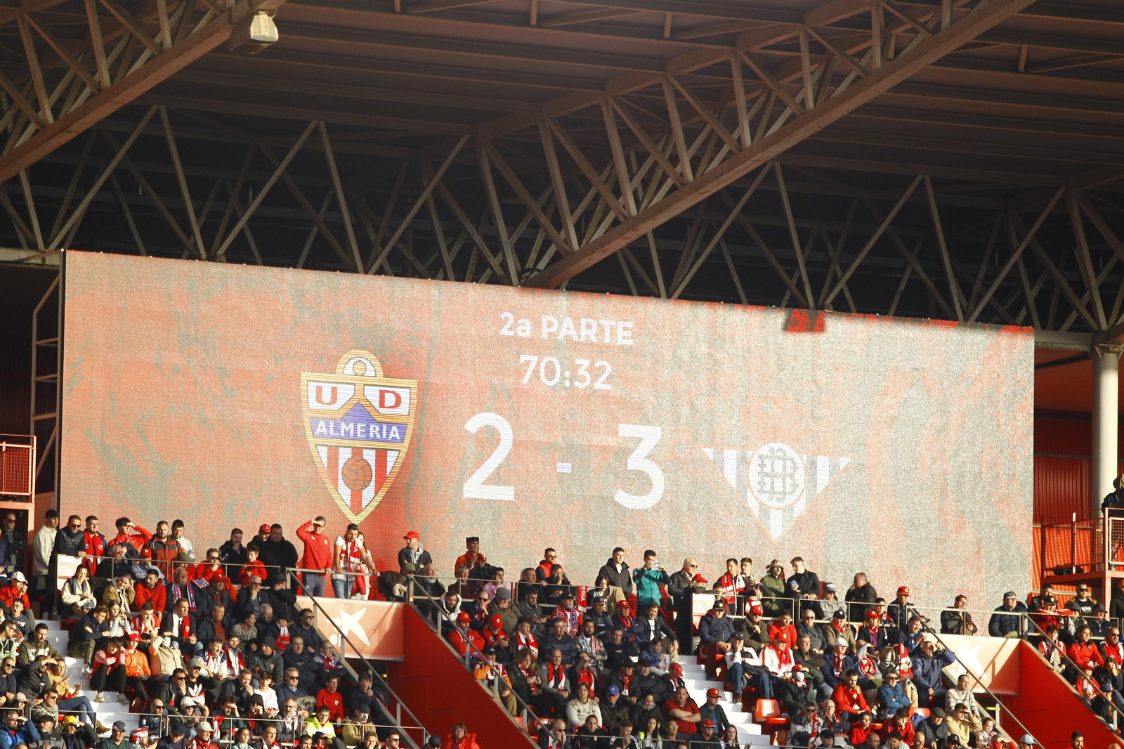 Imágenes del partido de fútbol U.D. Almería-Real Betis Balompié