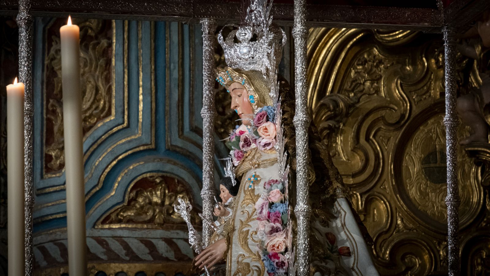 La Virgen del Rocío del Salvador en su altar de cultos