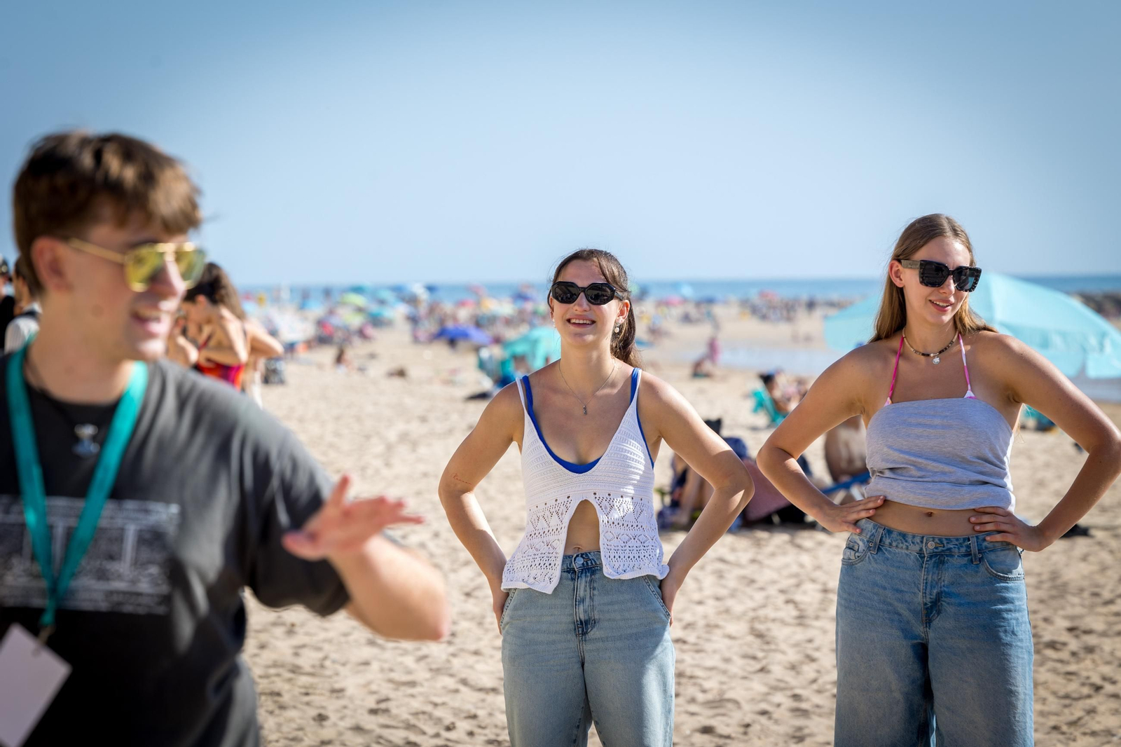 Imagenes de la convivencia de Erasmus en la playa de Santa María del Mar