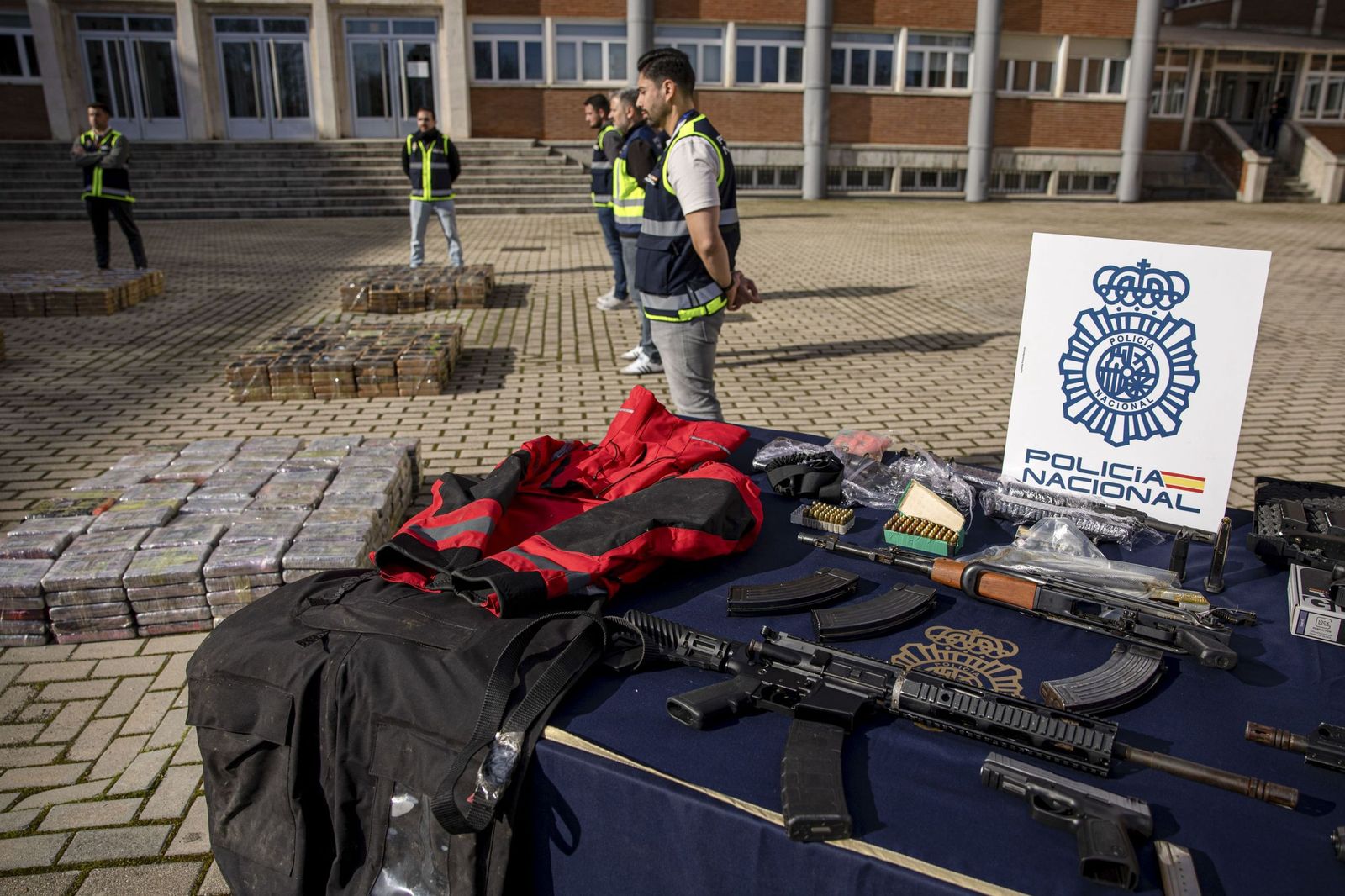Armas intervenidas en la operación policial desarrollada en Madrid con vinculación en Sevilla.