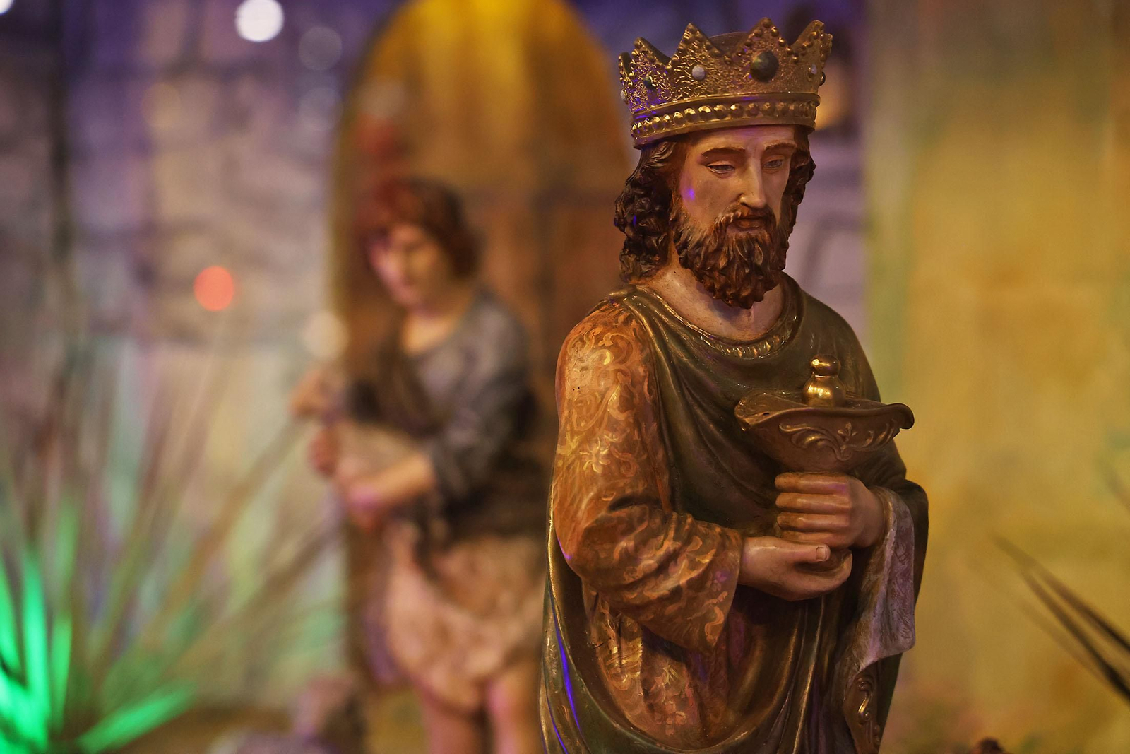 Imágenes de la inauguración del Belén Solidario del Consejo de Cofradías y Hermandades y el Corte Inglés