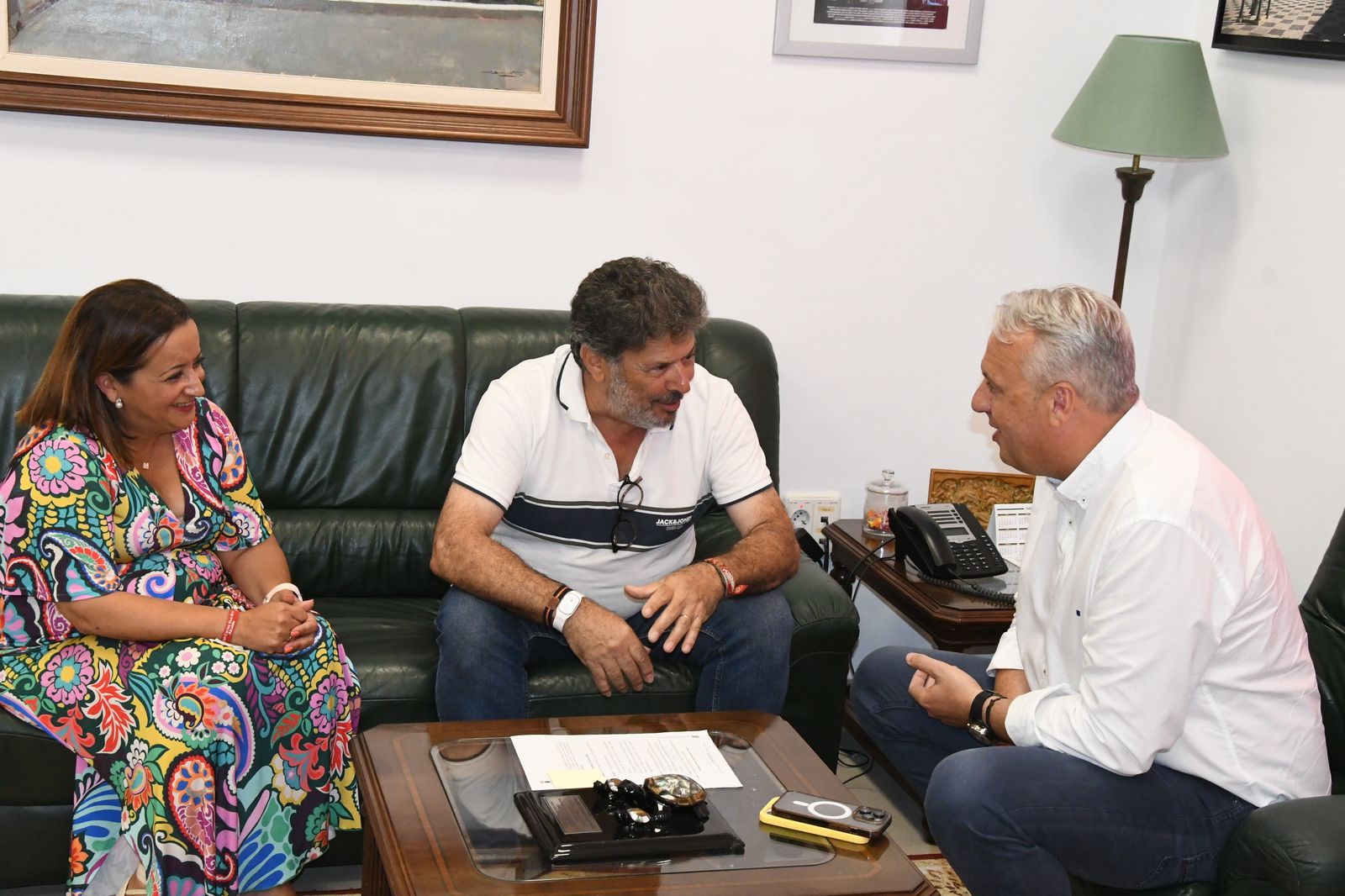 Gonzalo Rojas junto a María del Mar Collado y Juan Carlos Ruiz Boix