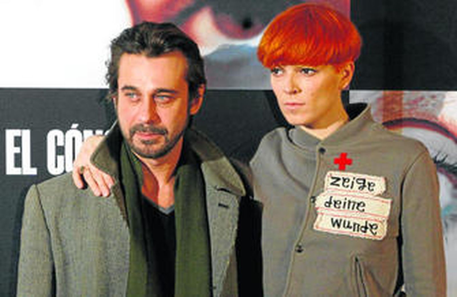 Los actores Jordi Mollá y Bimba Bosé, durante la presentación en Madrid del filme 'El cónsul de Sodoma'.