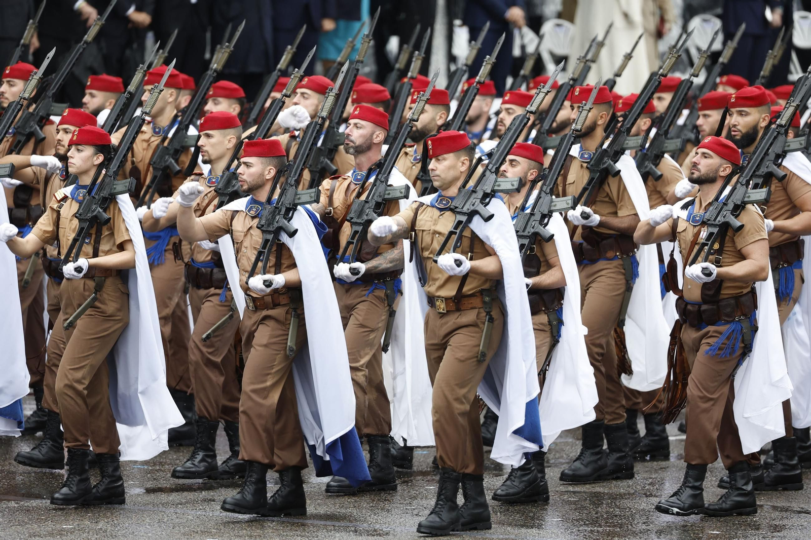 El desfile militar del Día de la Hispanidad, en imágenes