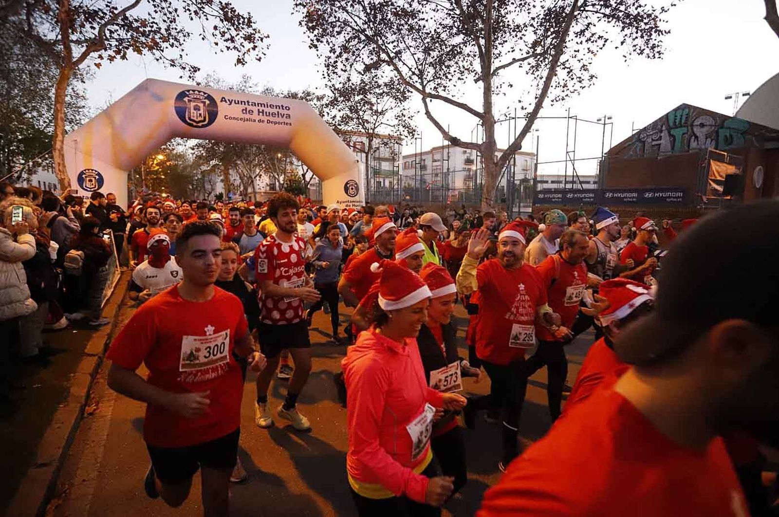 Imágenes de la carrera de San Silvestre en Huelva