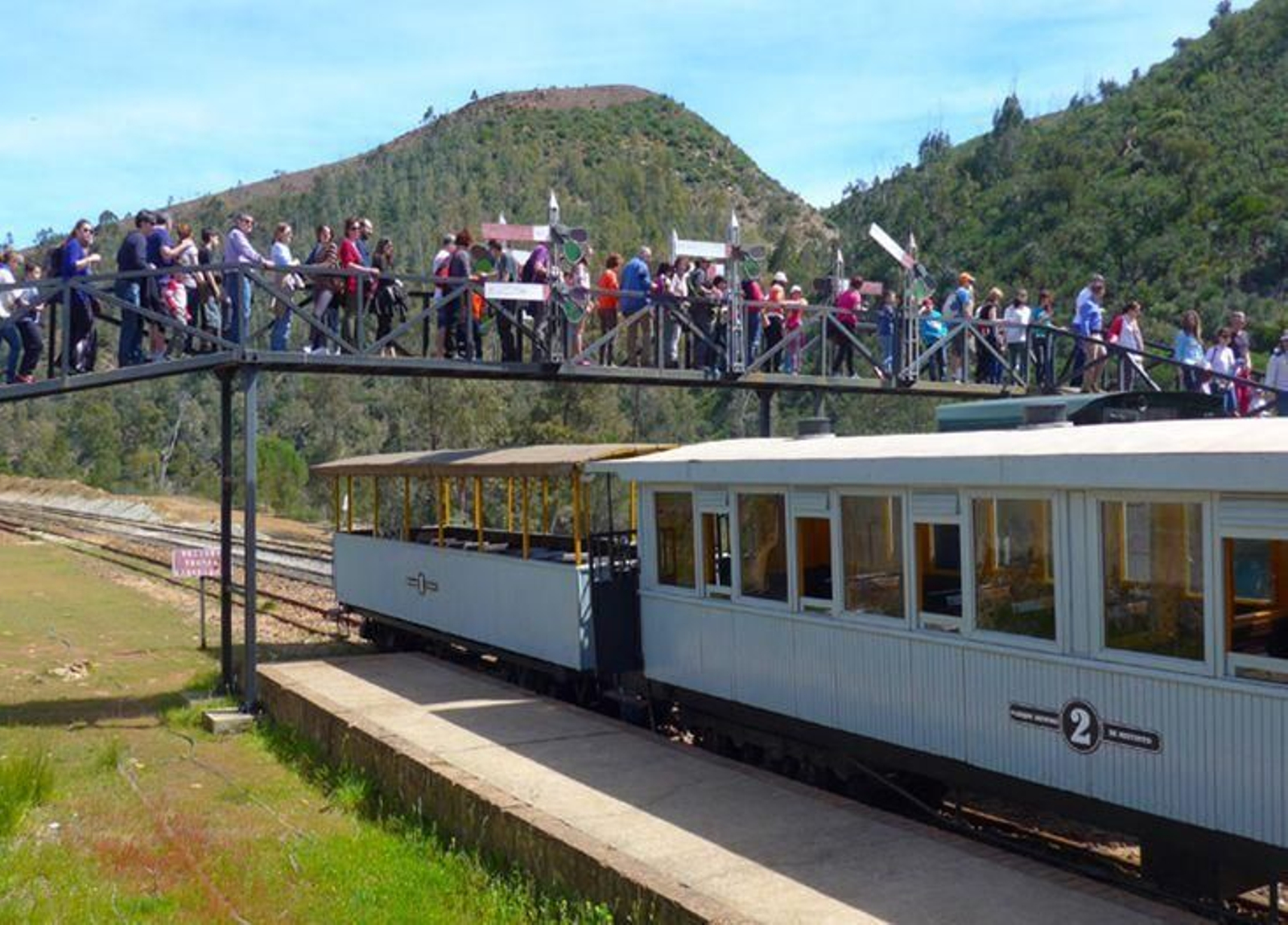 Ferrocarril turístico de Riotinto: Un viaje en el tiempo por paisajes de otro planeta