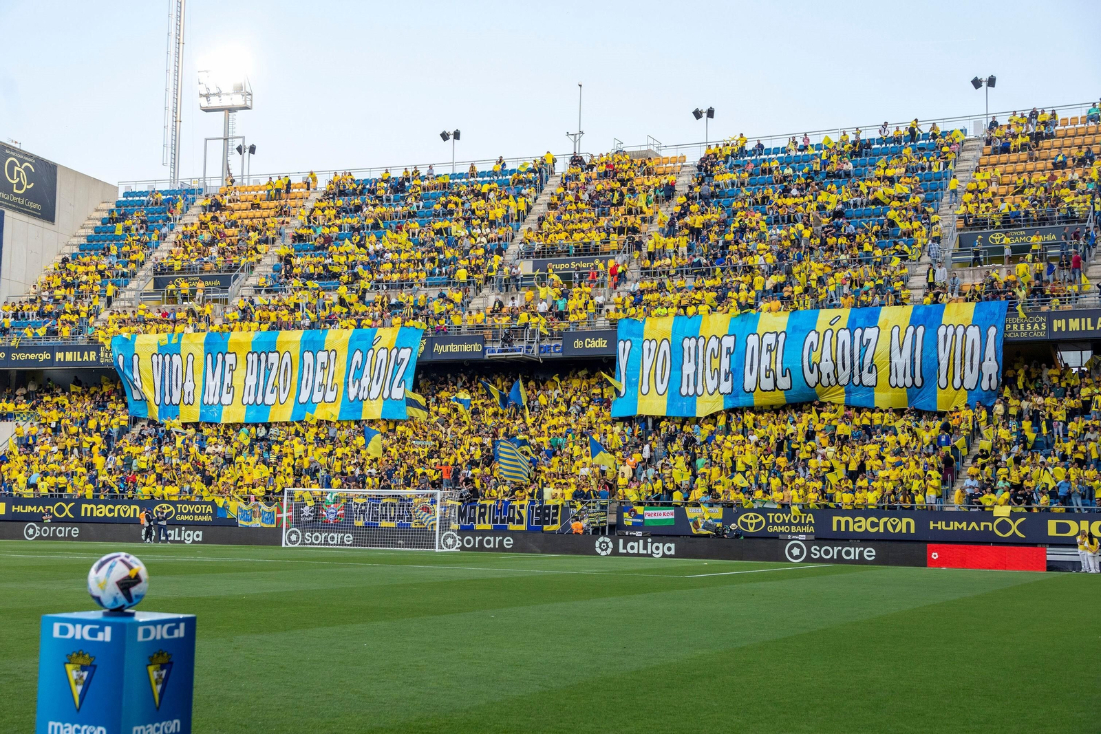 Todas las imágenes del Cádiz C.F.-Valladolid en el Nuevo Mirandilla