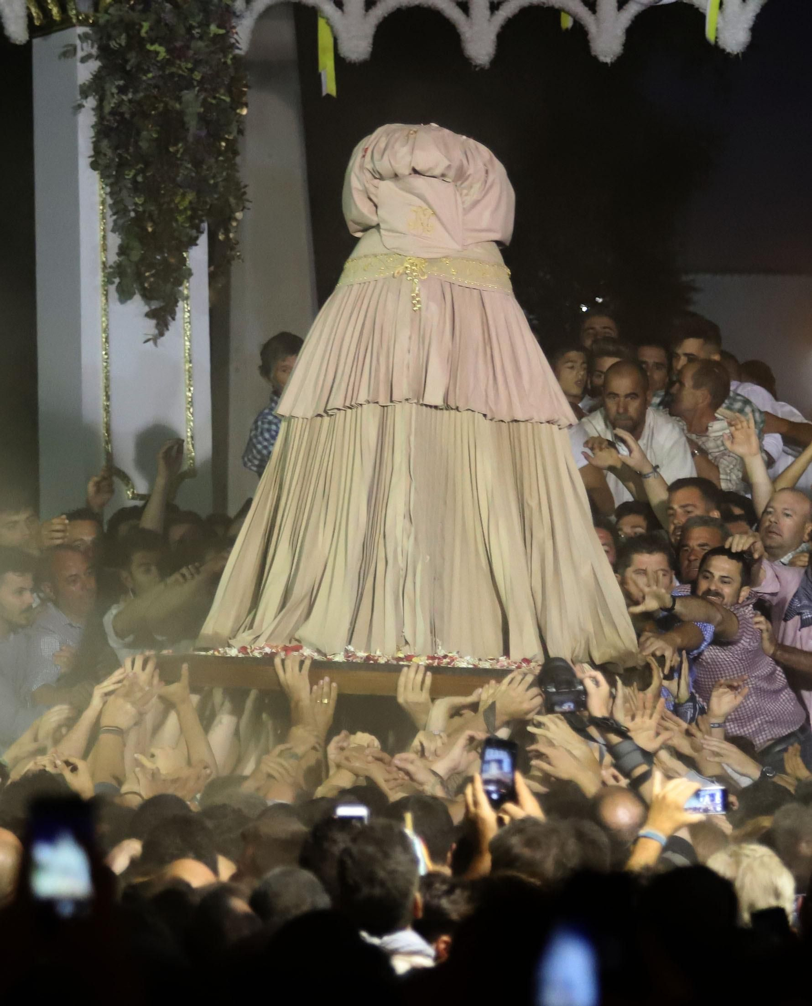 Recuerda las imágenes de la Venida de la Virgen del Rocío a Almonte en 2019