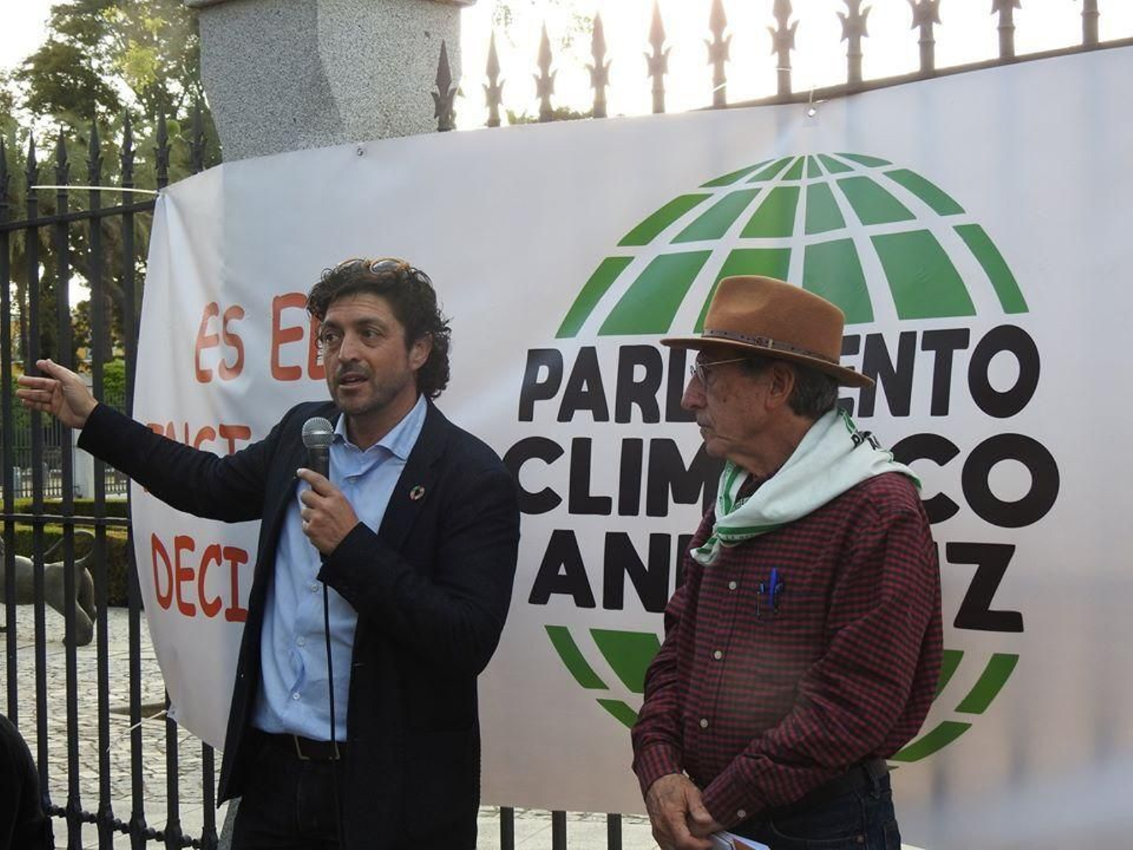 Antonio Aguilera, secretario de la Fundación Savia, junto a Ezequiel Martínez.