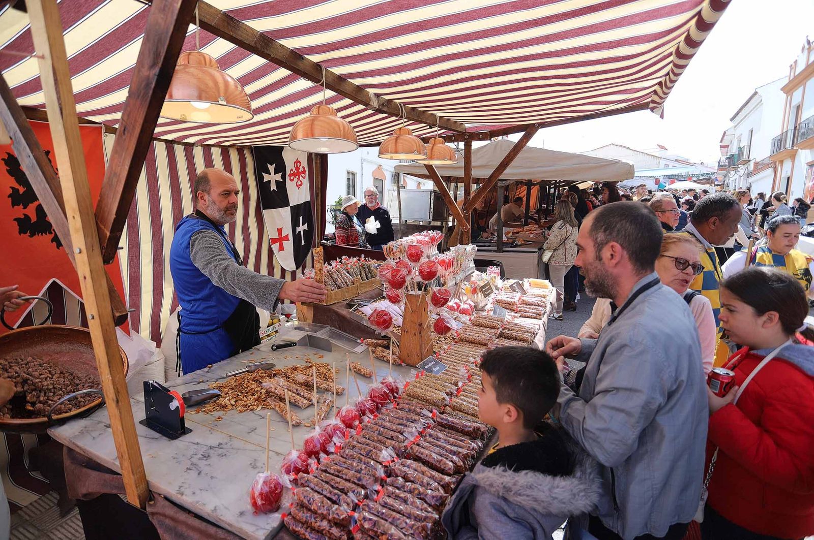 Imágenes del gran ambiente en la Feria Medieval de Palos de la Frontera, Huelva