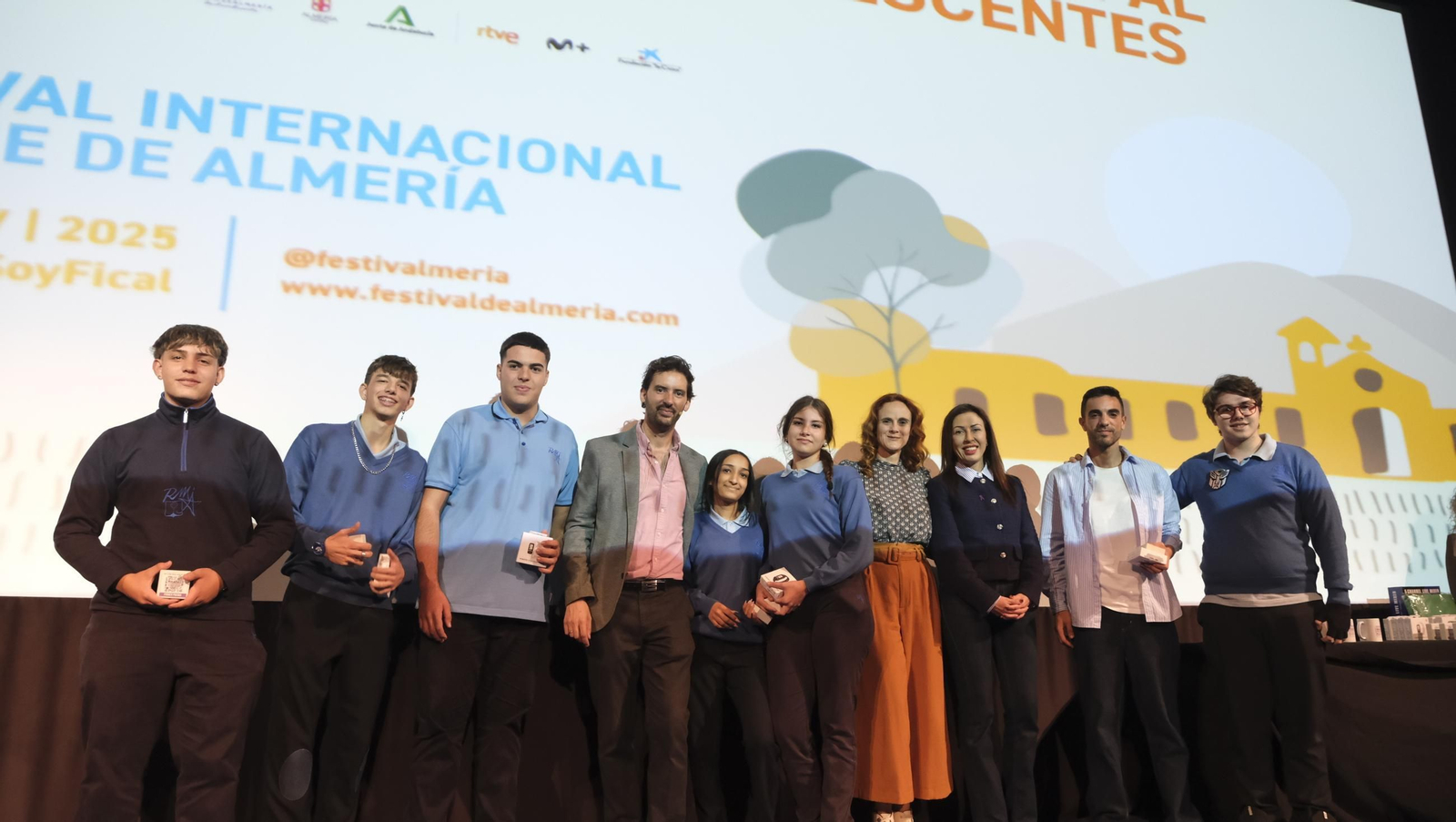 Imágenes de la gala 'Miradas Adolescentes' de FICAL 2025