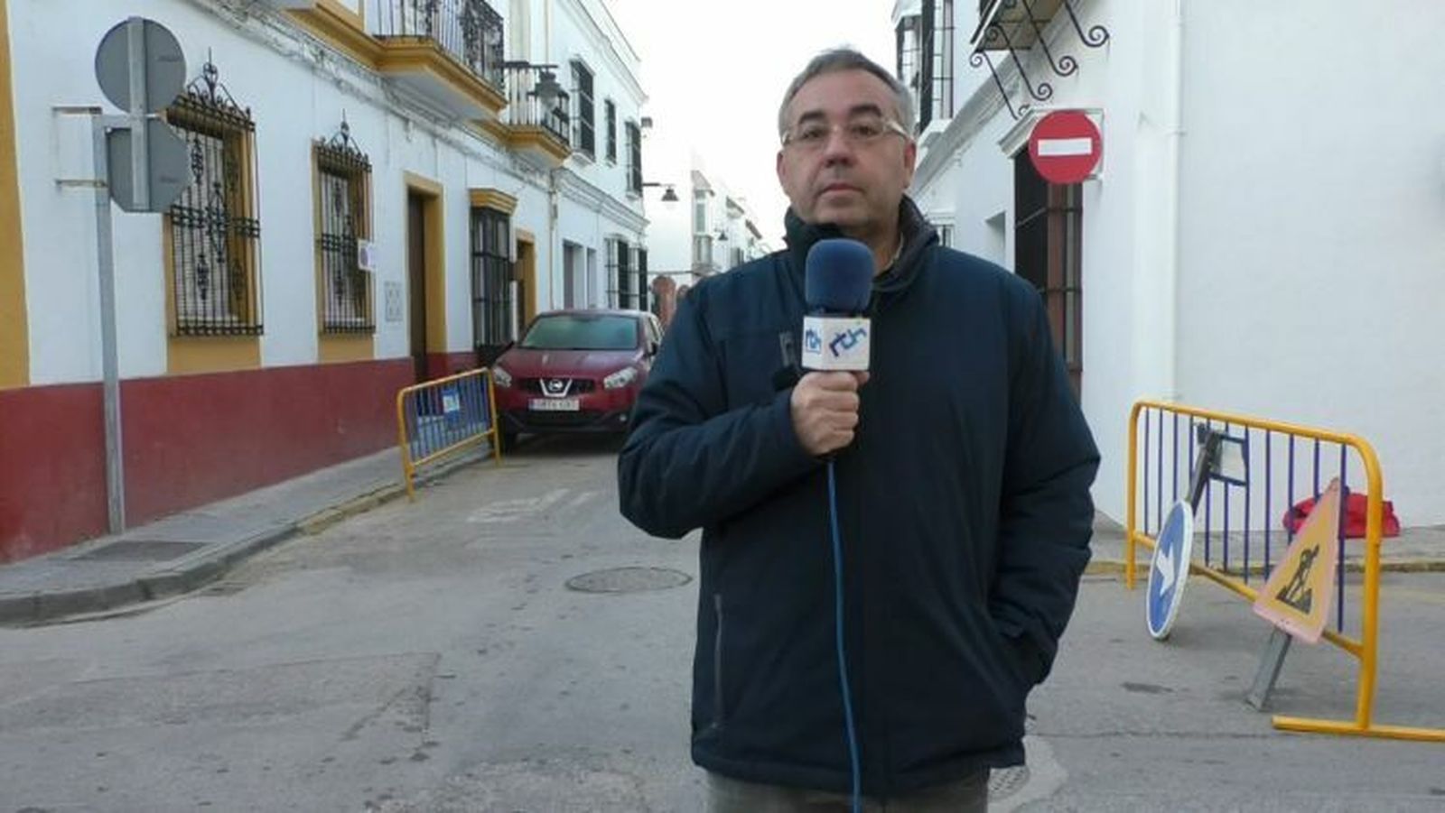 El concejal de Urbanismo, José Luis Mellado, en la céntrica calle Larga.