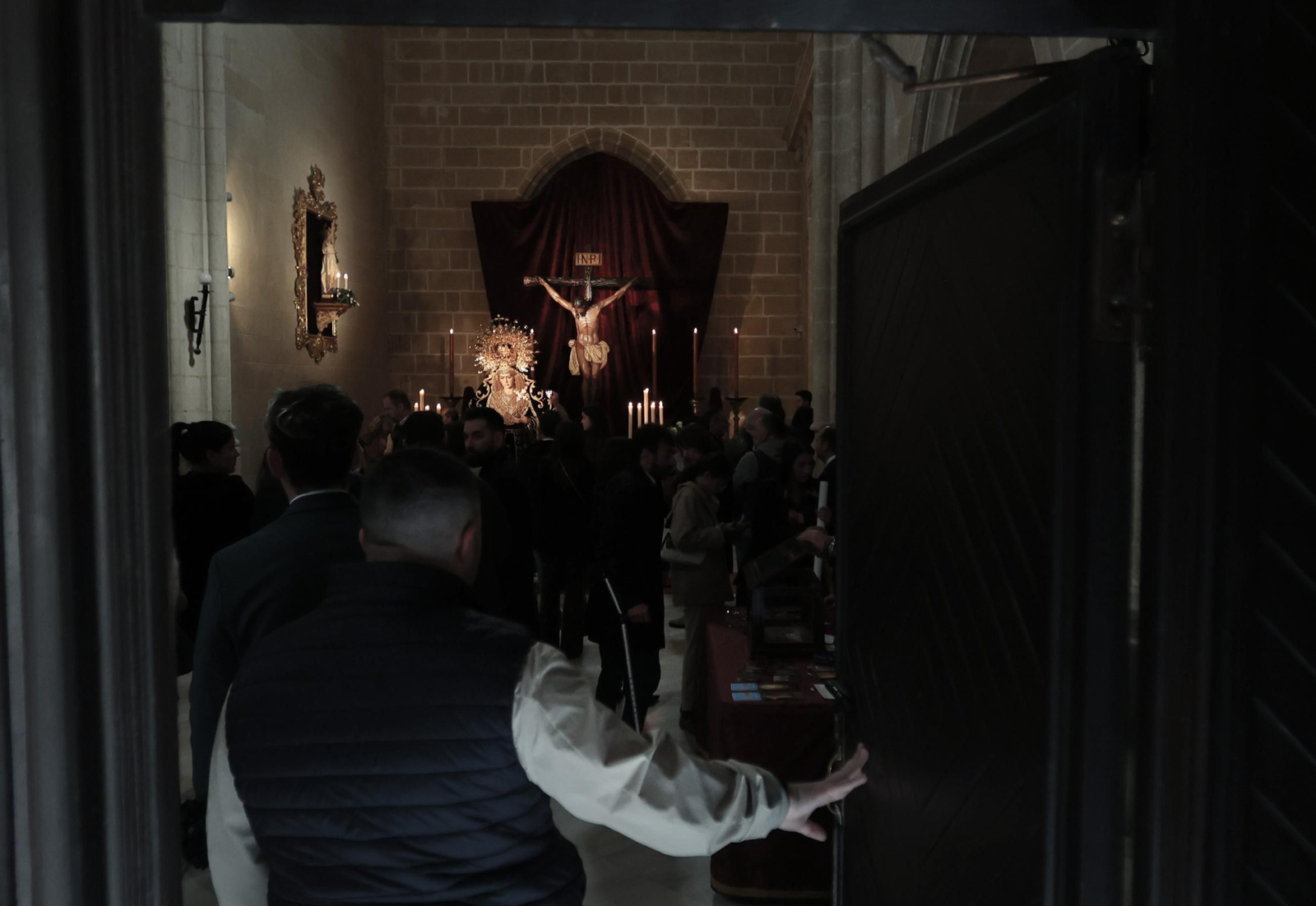 Imágenes de los Besapiés y Besamanos del segundo domingo de Cuaresma en Jerez