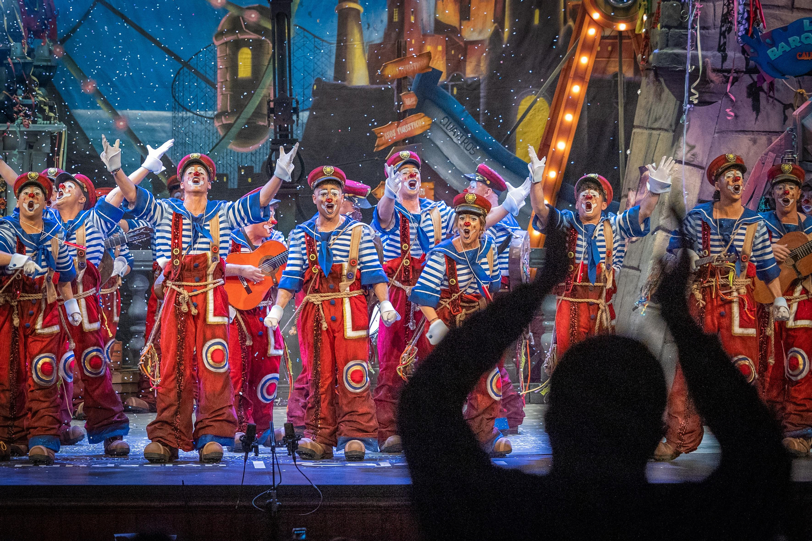 Comparsa 'Y seguimos cantando'