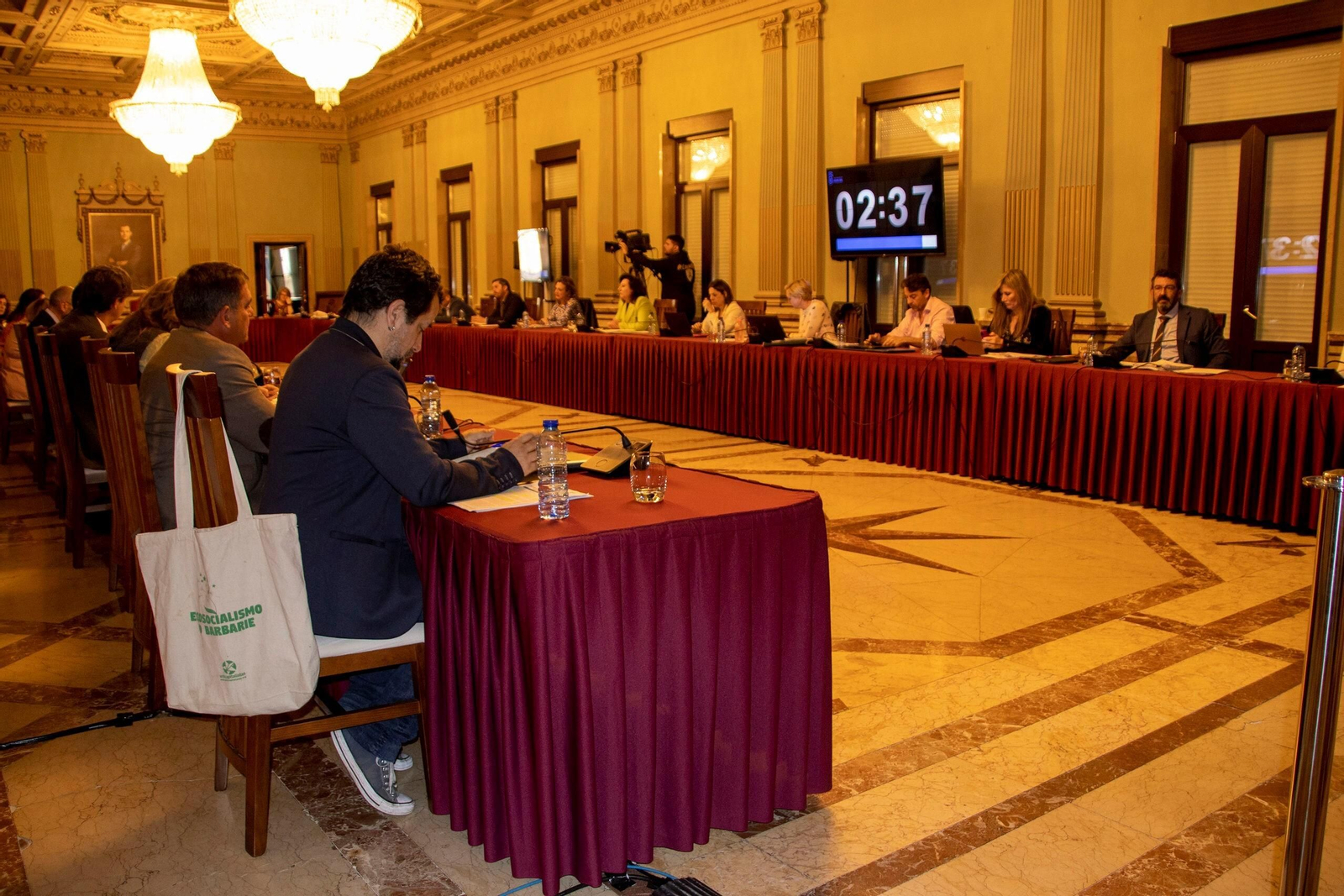 Un momento del Pleno. Un momento del Pleno.