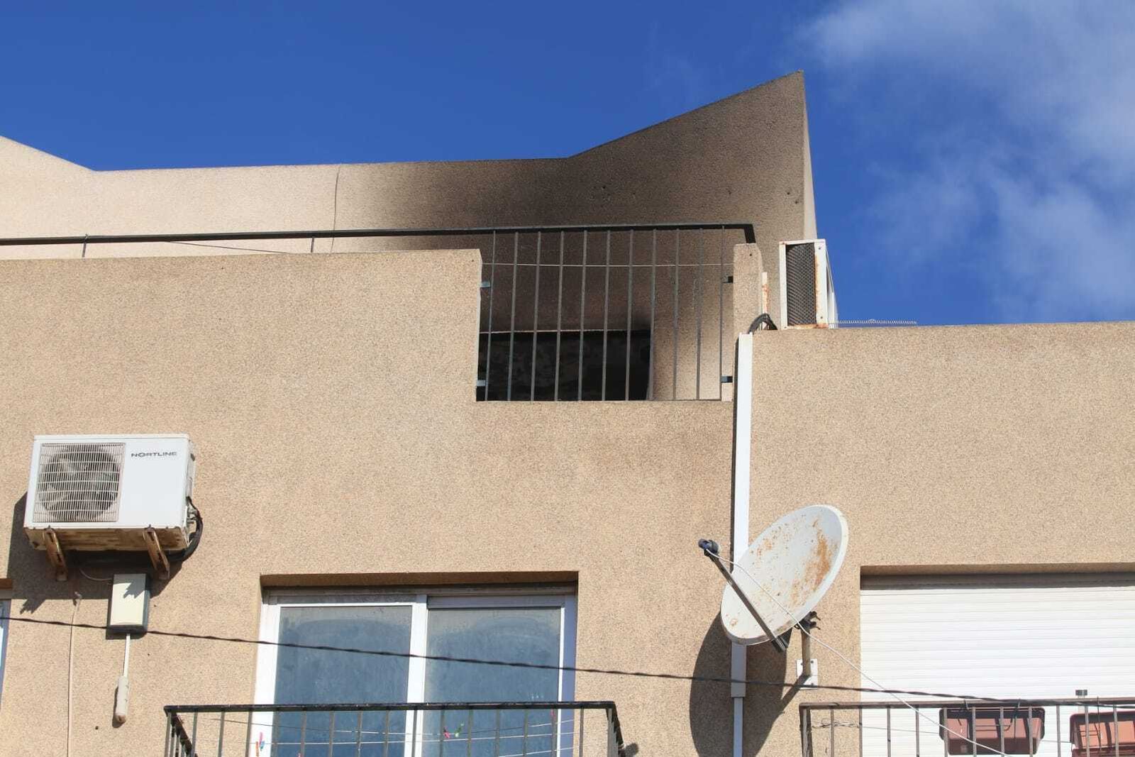 Dos menores y su madre mueren en un incendio intencionado en El Alquián