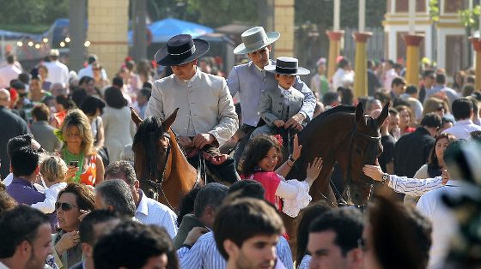 Una imagen del paseo de caballos ayer totalmente atestado de público

Foto: M.A. González- Pascual