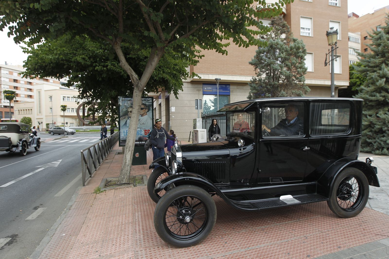 Fotogalería presentación XXX Ruta Vehículos Antiguos. Alcaldía de Almería