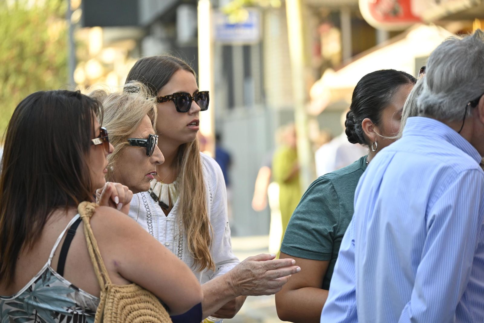 Imágenes de ambiente en el cuarto día de toros en Huelva