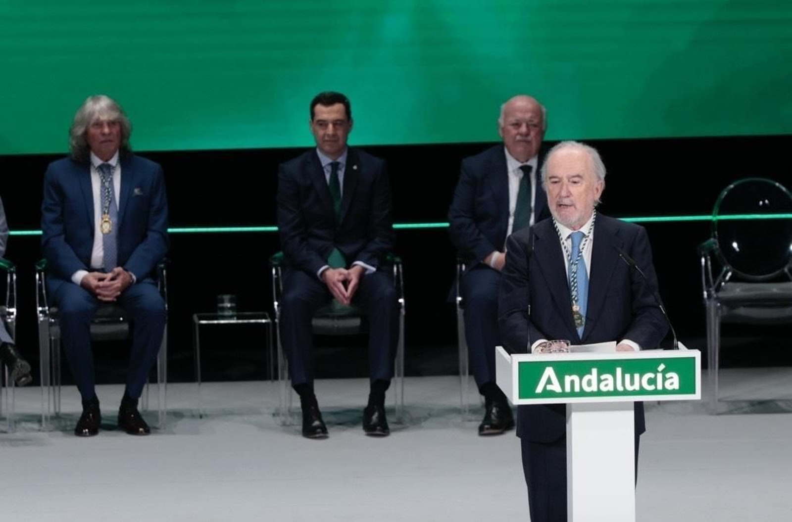 Muñoz Machado agradece en nombre de los premiados el reconocimiento por el 28-F