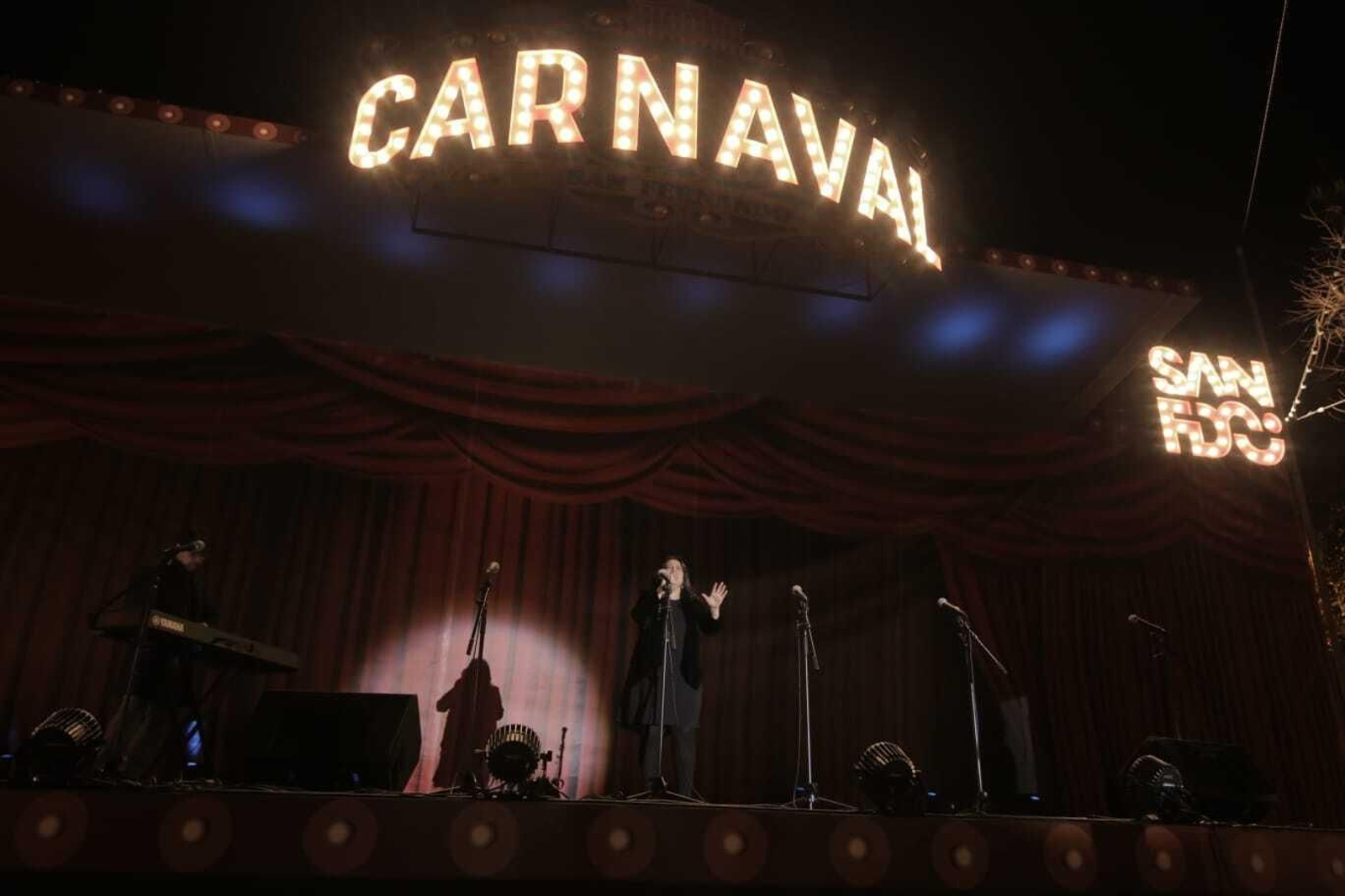 Gala de bienvenida del Carnaval en San Fernando con Manu Sánchez y Sandra Golpe