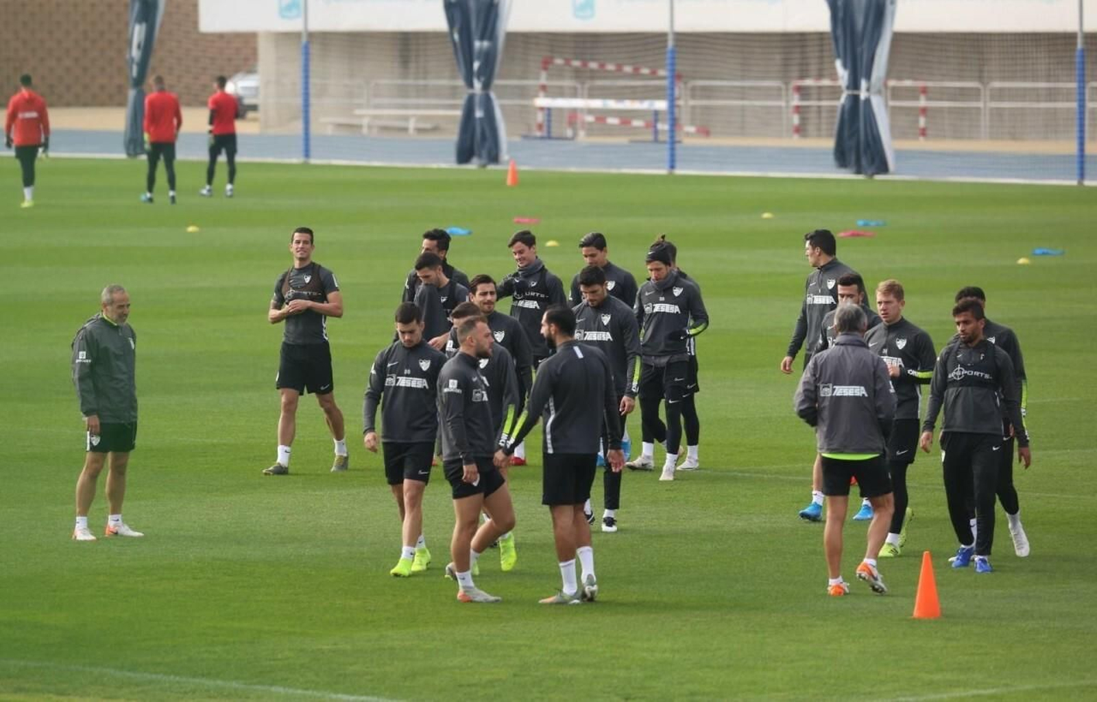 El Málaga se entrena sin Víctor