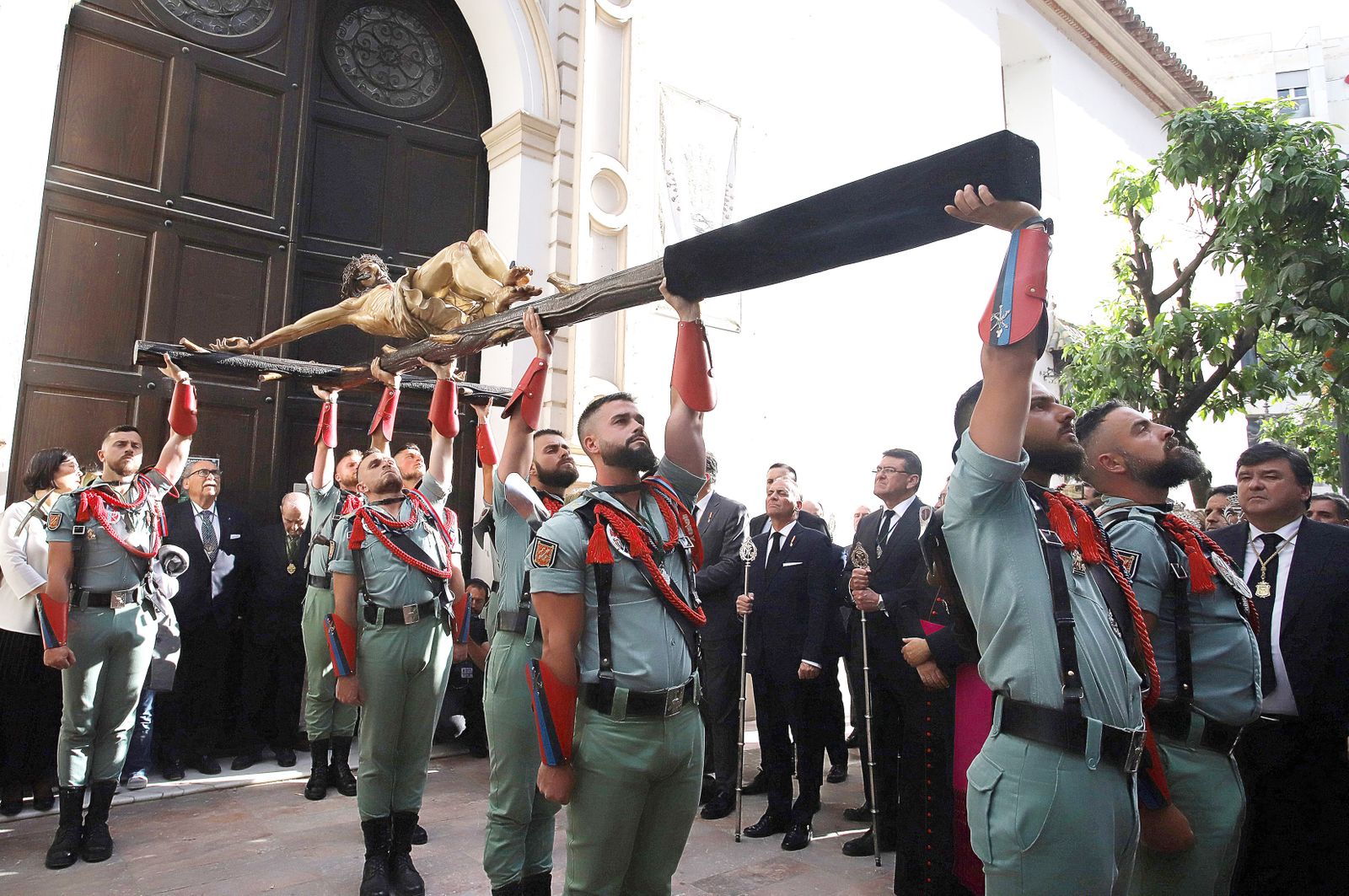 Sábado de Pasión: Imágenes de La Legión con el Cristo de la Vera+Cruz