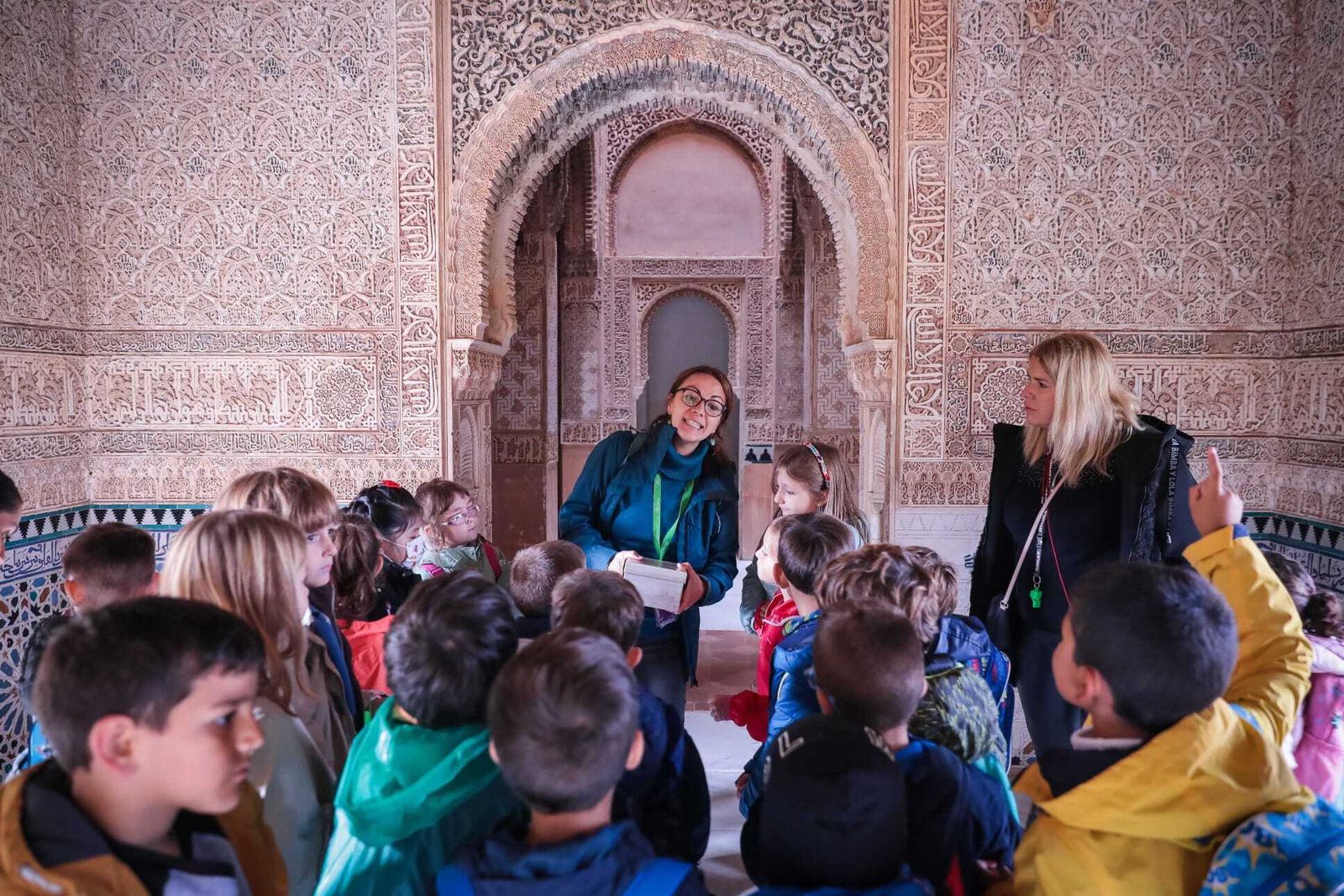 Imagen del desarrollo de una de las actividades educativas en la Alhambra