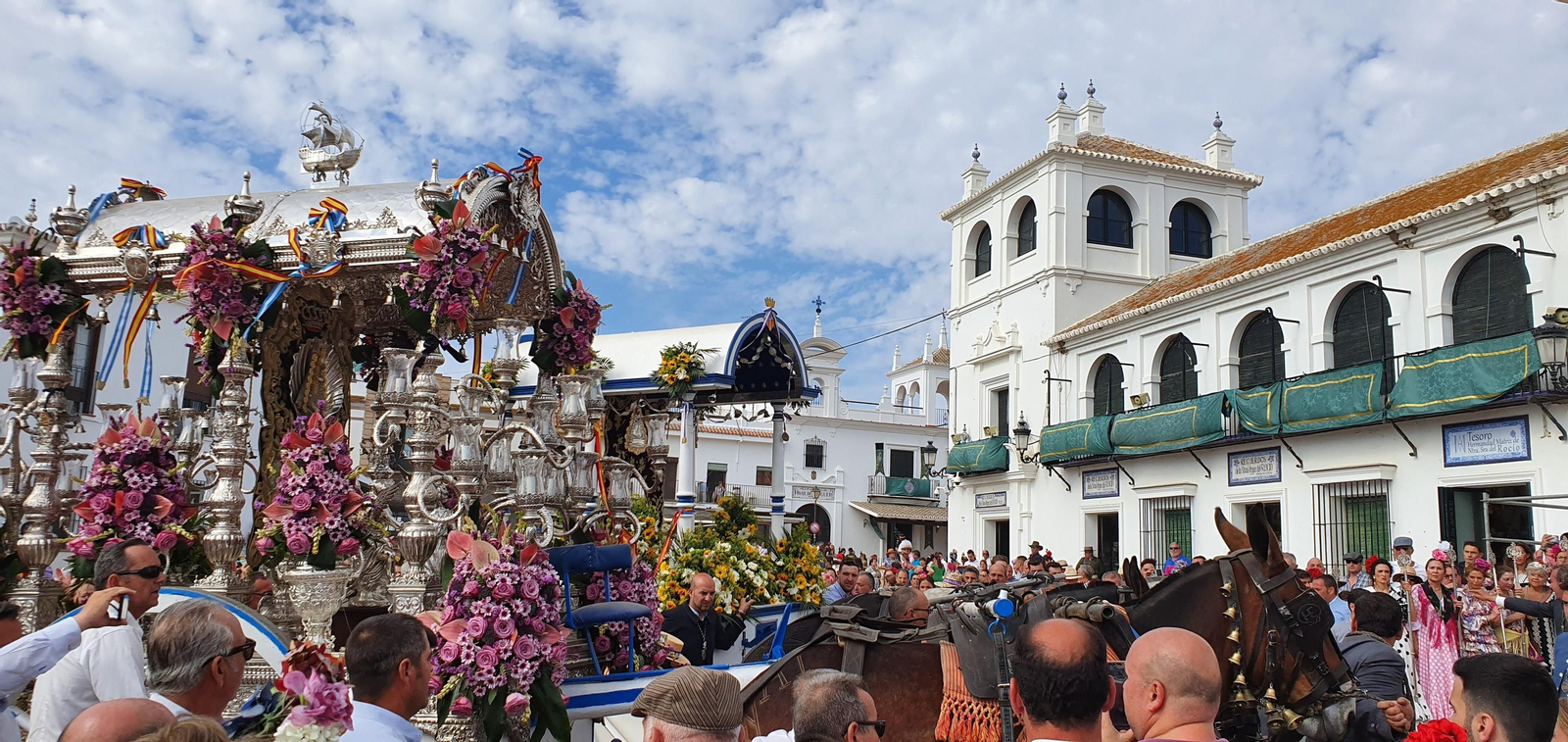 Imágenes de la presentación de Emigrantes en la Romería del Rocío 2019