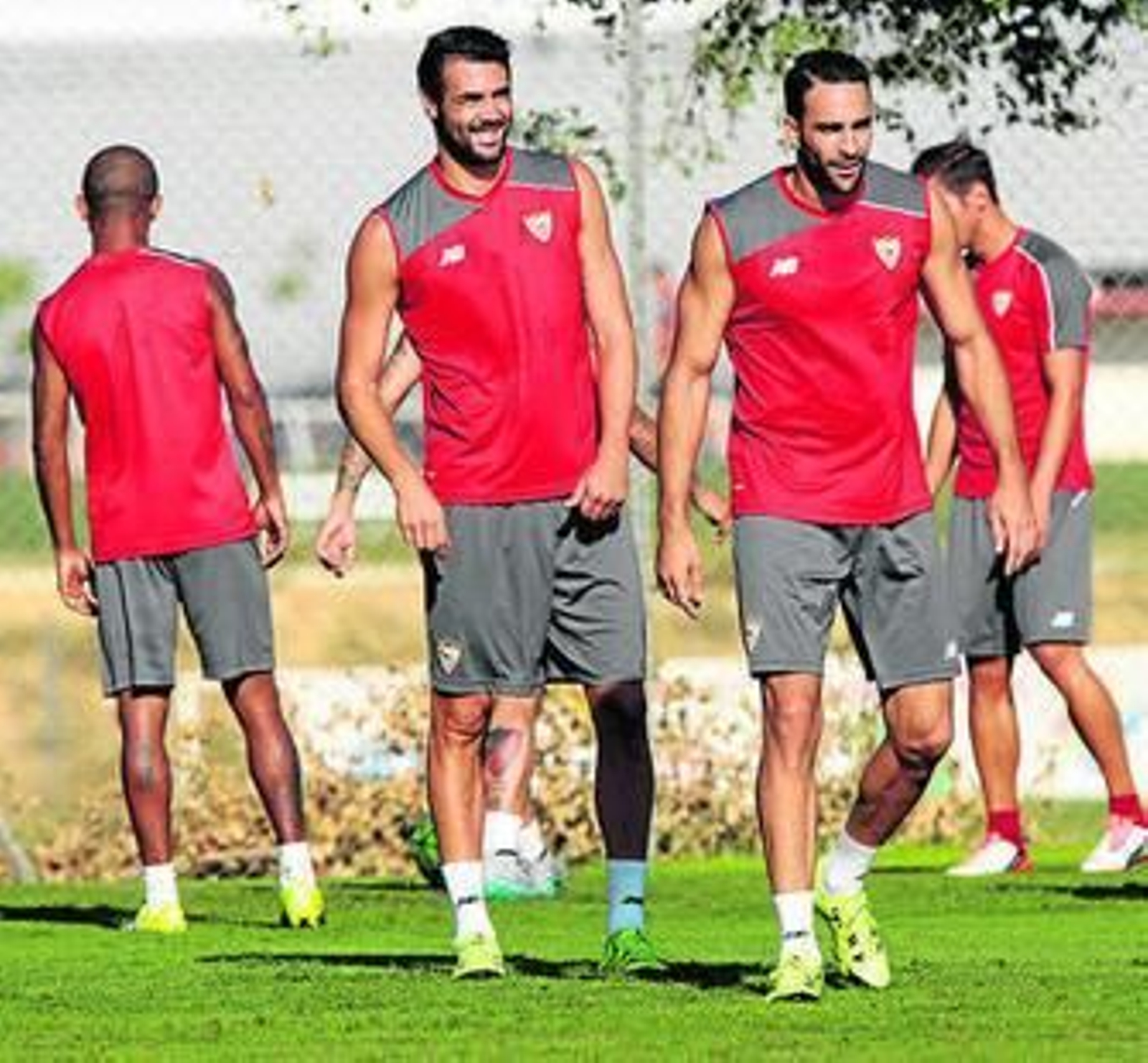 Iborra y Rami, dos de las torres del Sevilla, en un entrenamiento.