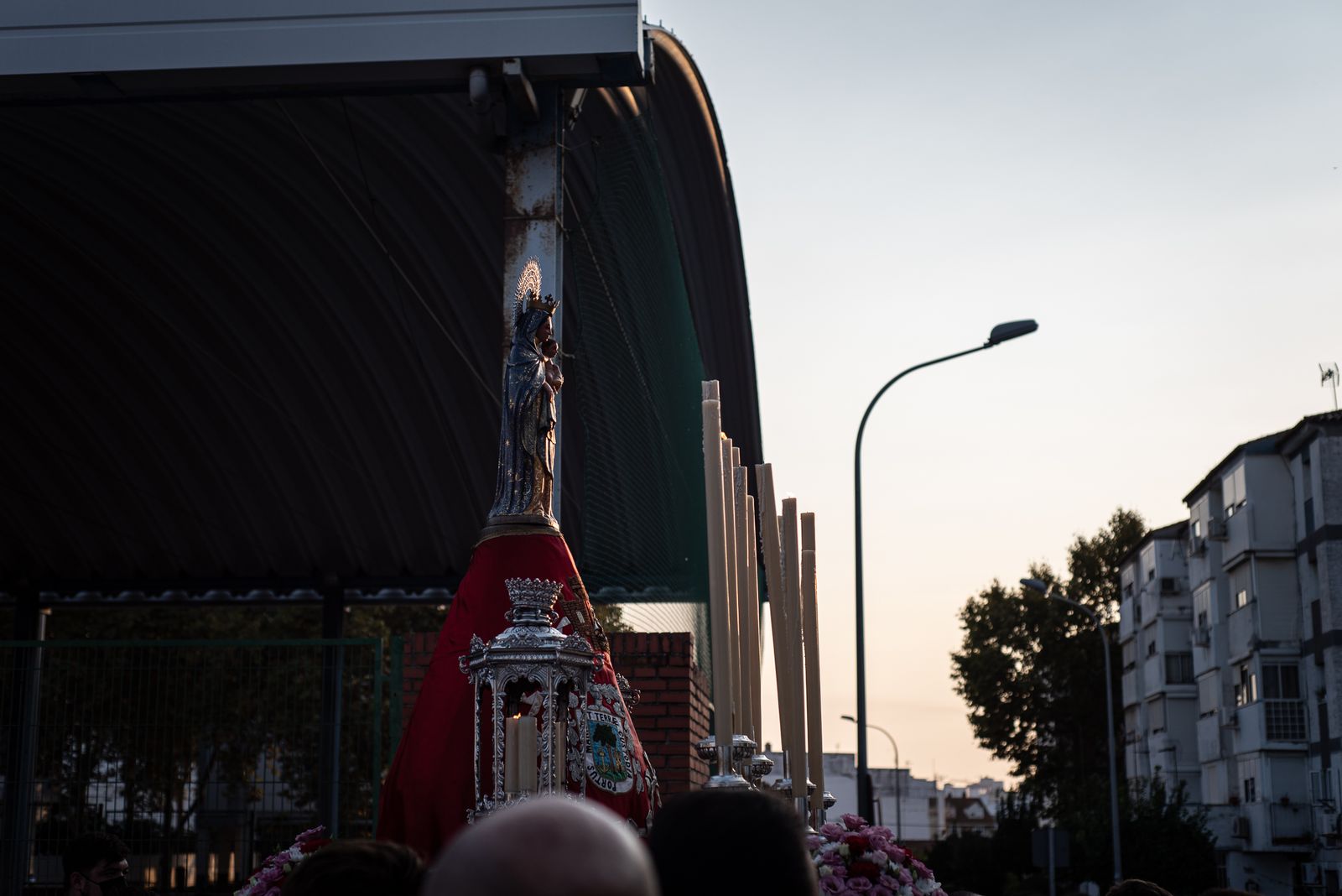 La procesión de la Virgen del Pilar por la Hispanidad en imágenes