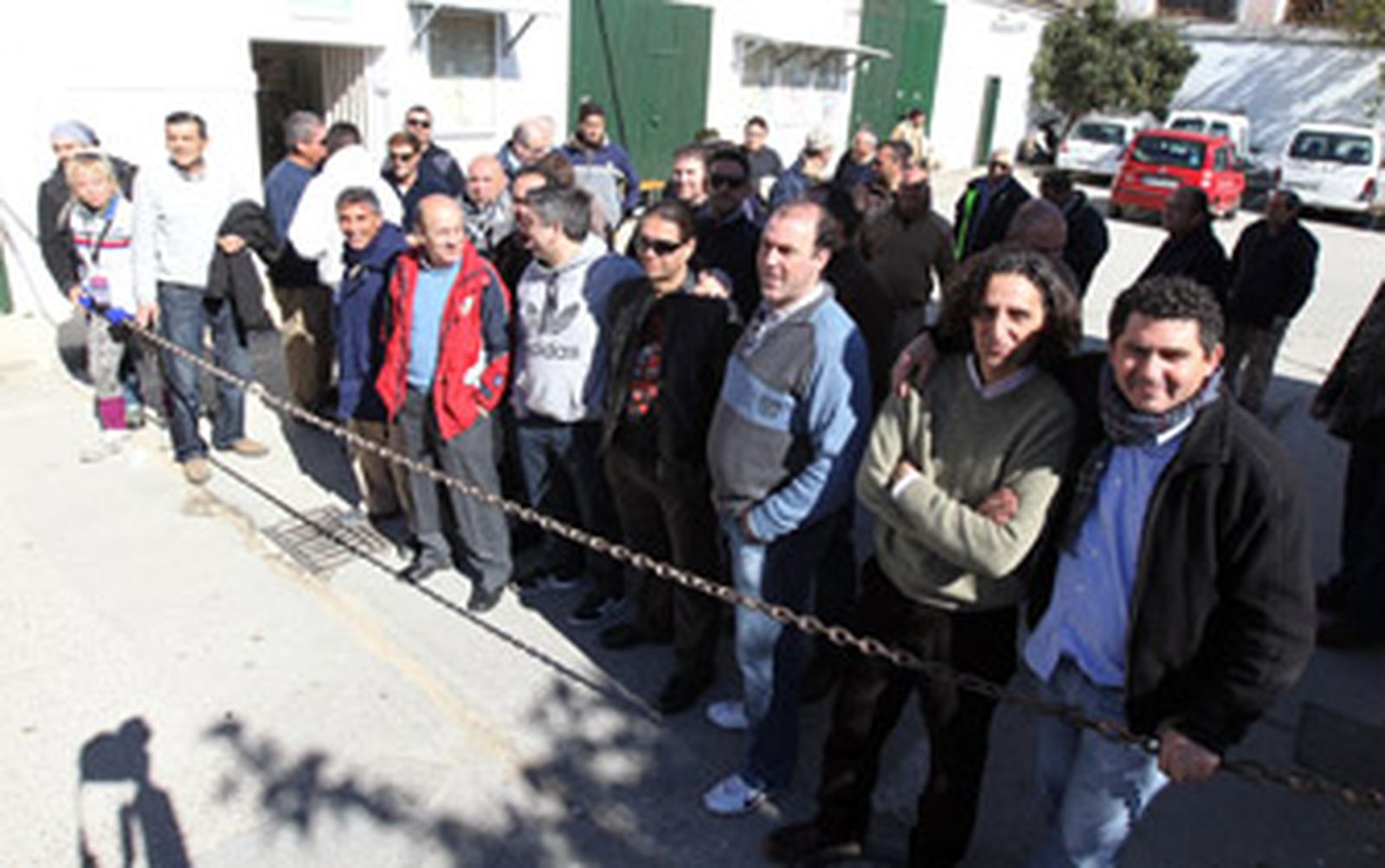 Protesta de trabajadores municipales por el retraso en el pago de la nómina