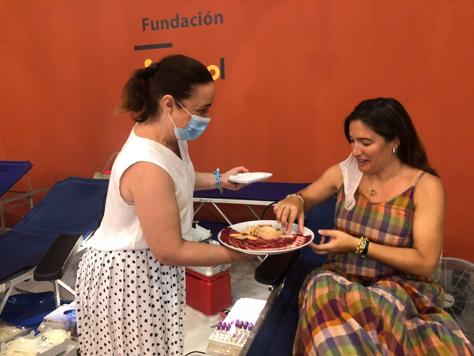 Una tapa de jamón por donar sangre.