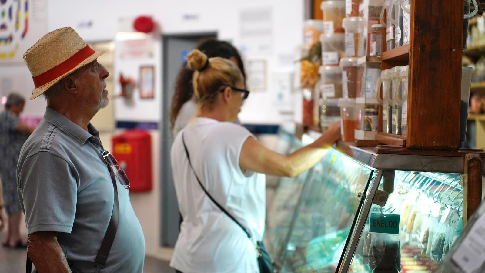 Fotos: Algeciras restituye la memoria del arquitecto Manuel Sánchez Arcas con una placa en el mercado Ingeniero Torroja